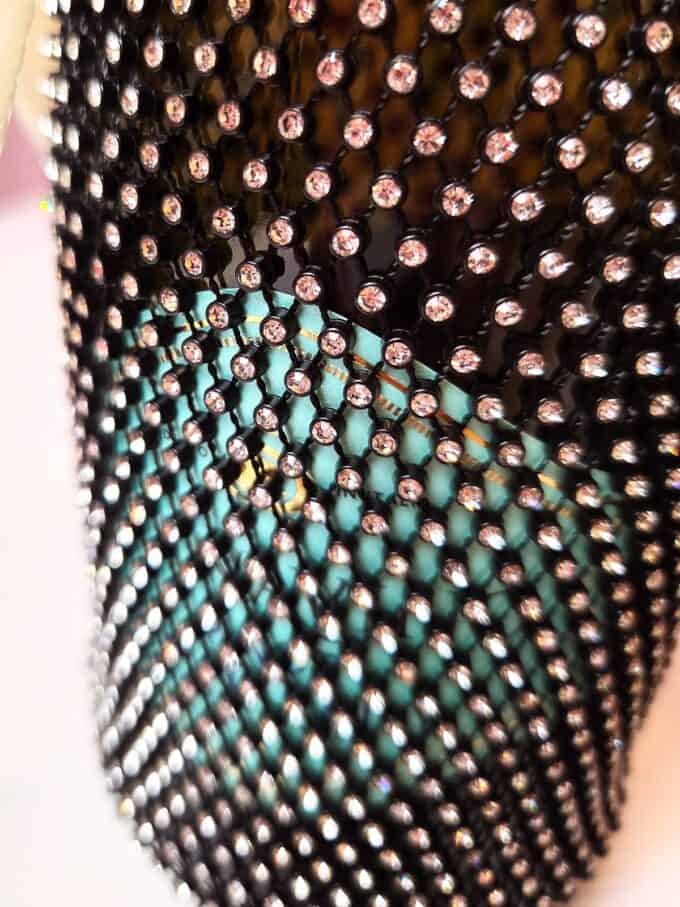 Champagnenet i sort med similisten - detaljer