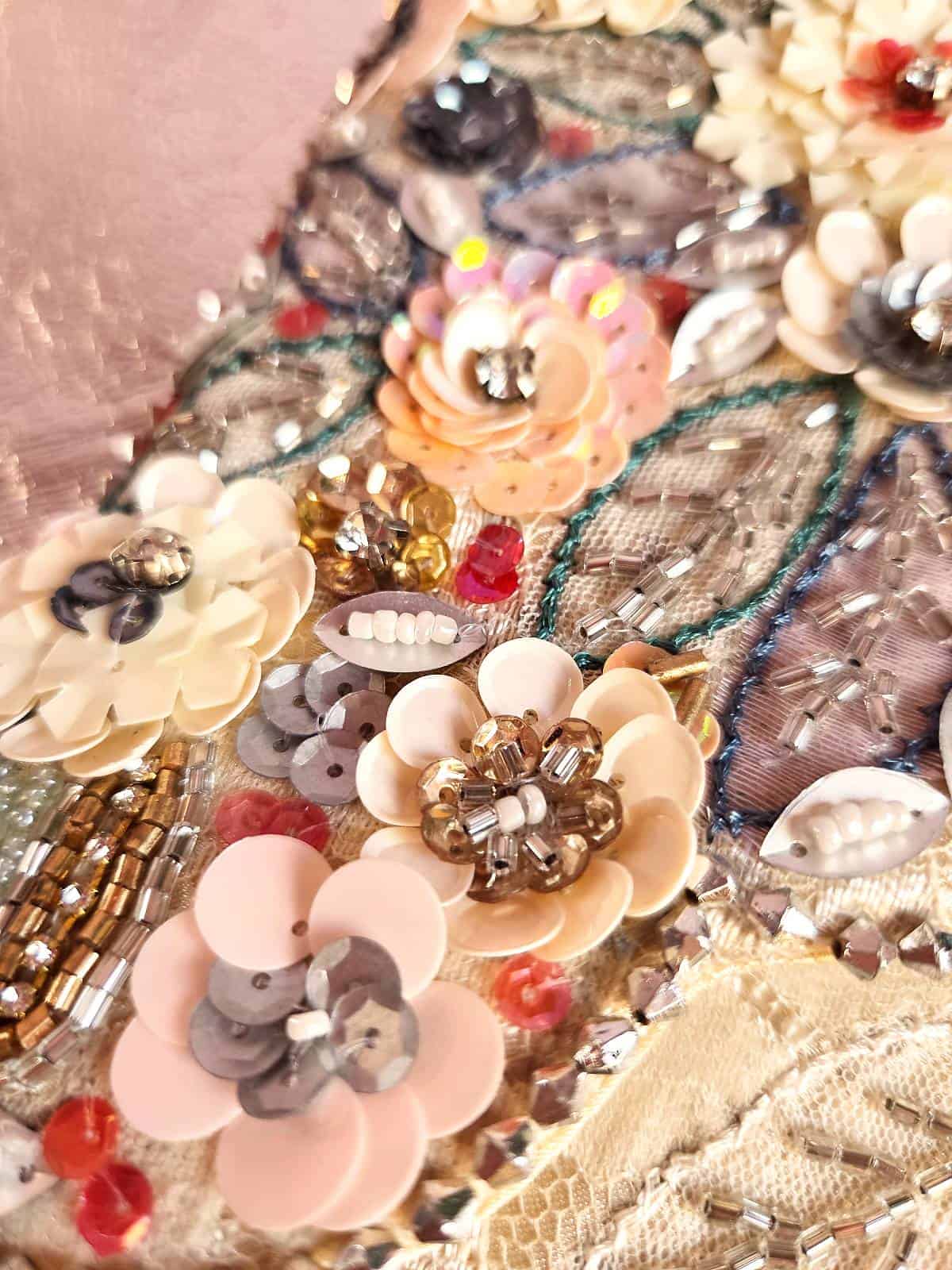 Perleclutch blomster detaljer