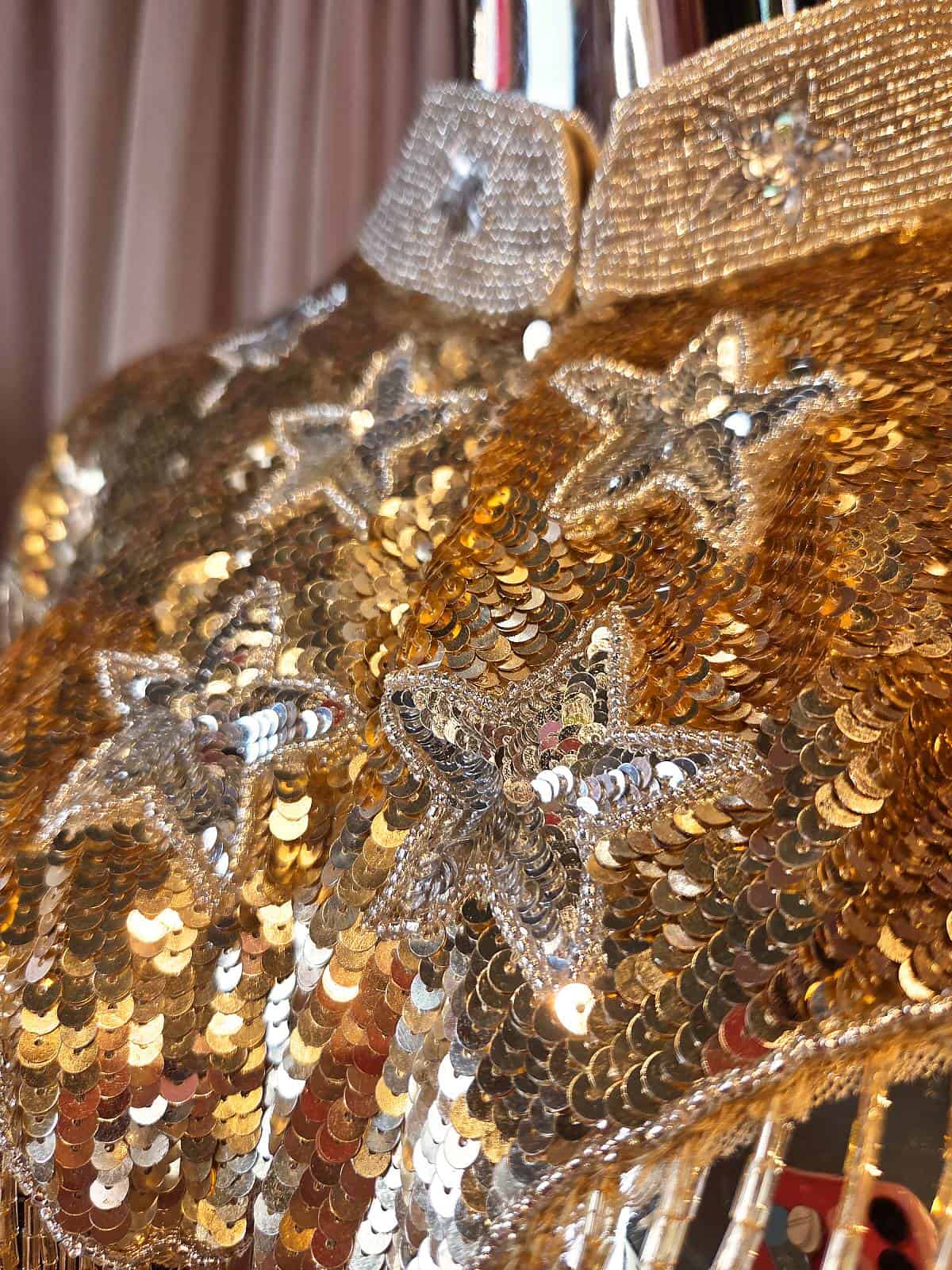 Perlekappe - Rødt og blåt Bowie lyn - stjerner detaljer