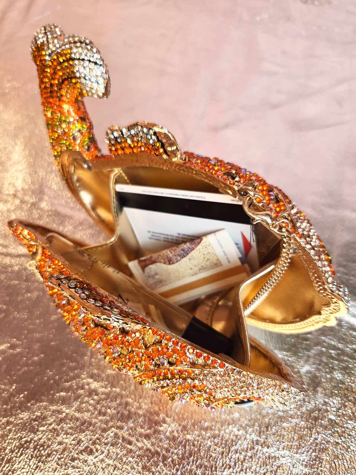 clutch med similisten formet som guldfisk - åben