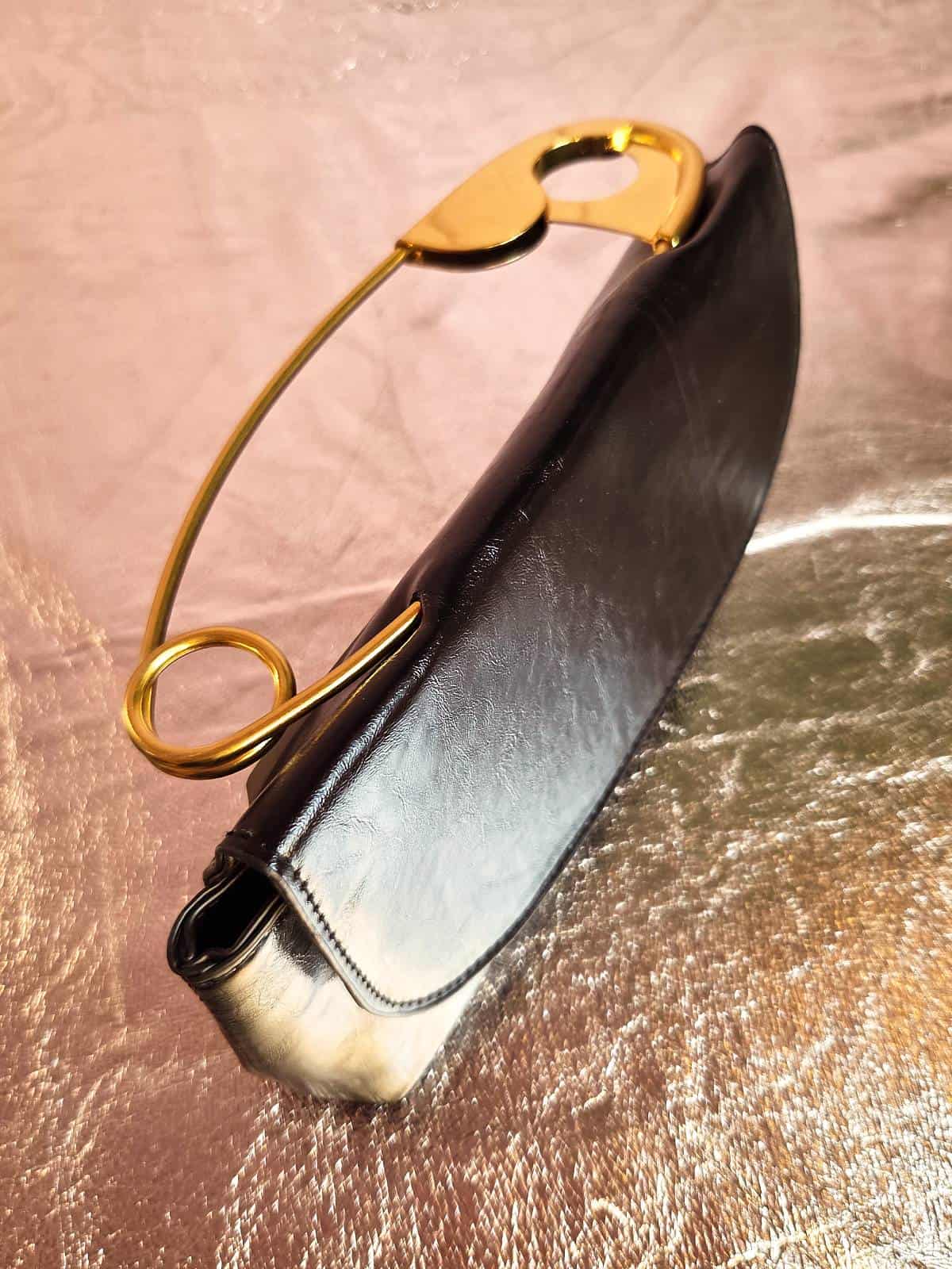 clutch med sikkerhedsnål håndtag ovenfra