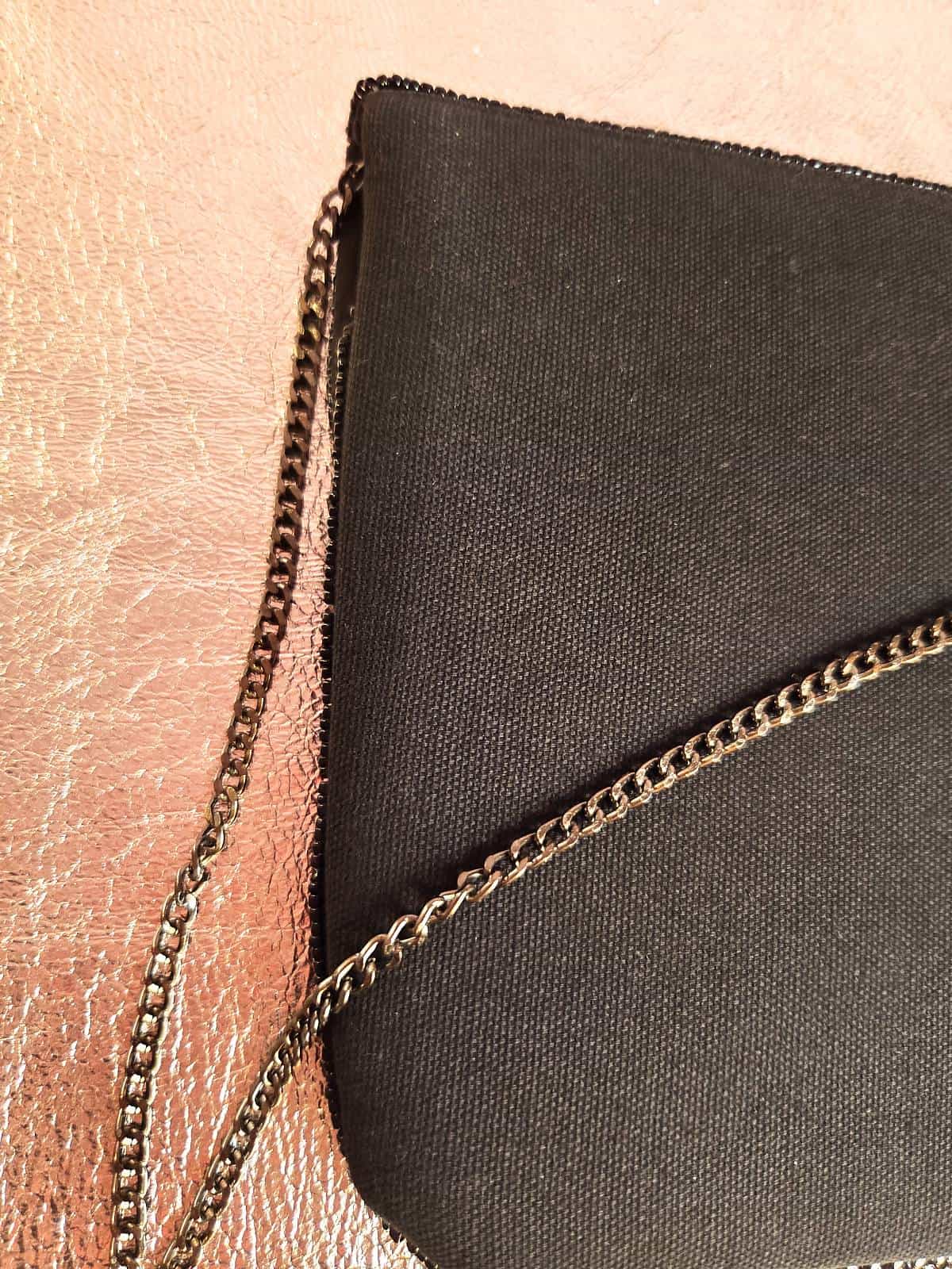 perleclutch med øjne - rød og sort - bagside