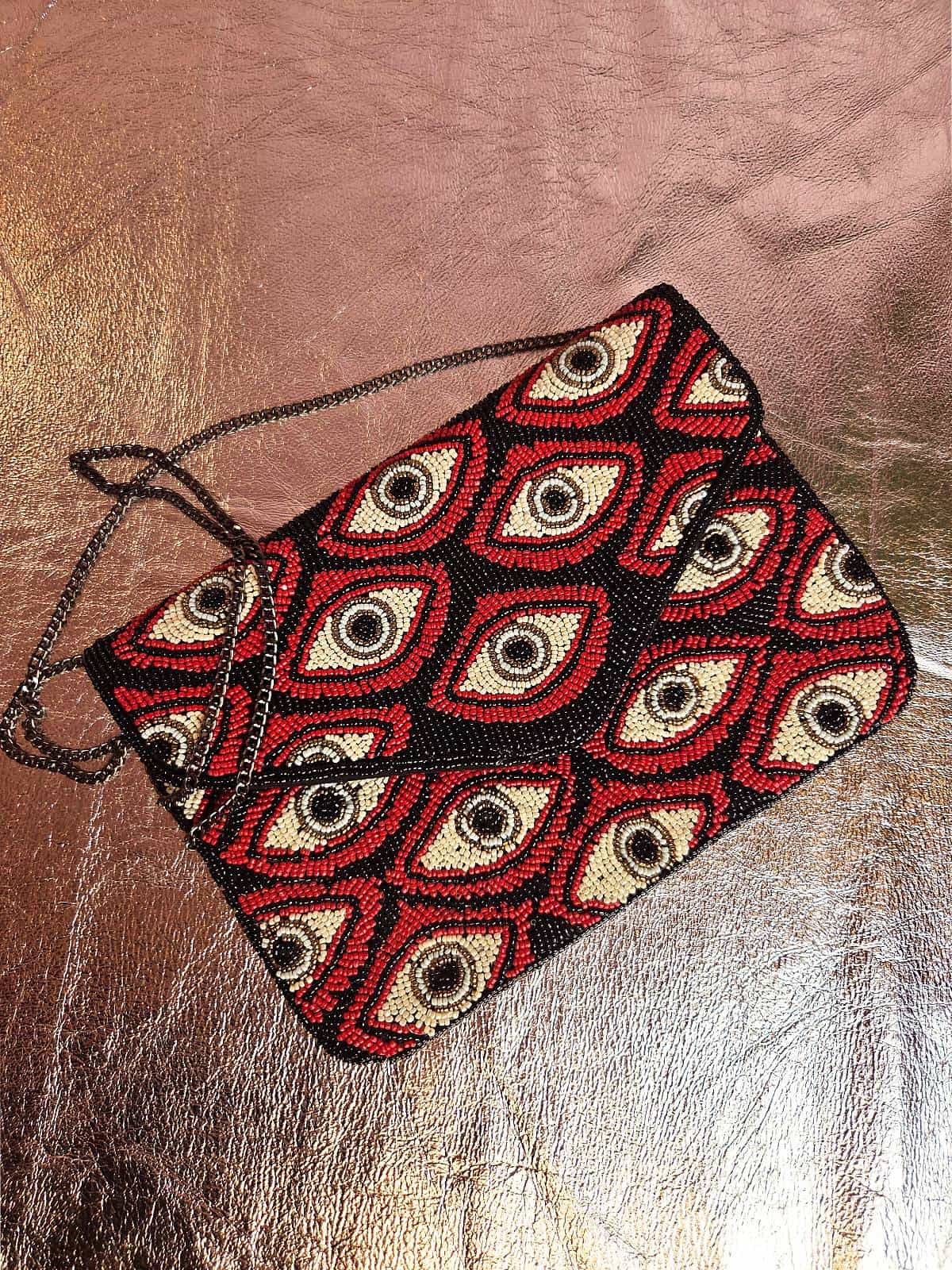 perleclutch med øjne - rød og sort