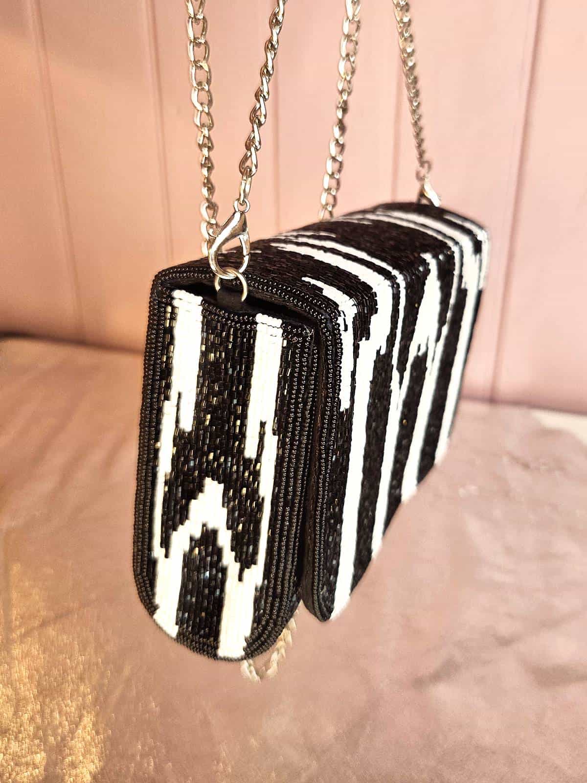 zebra perleclutch fra siden