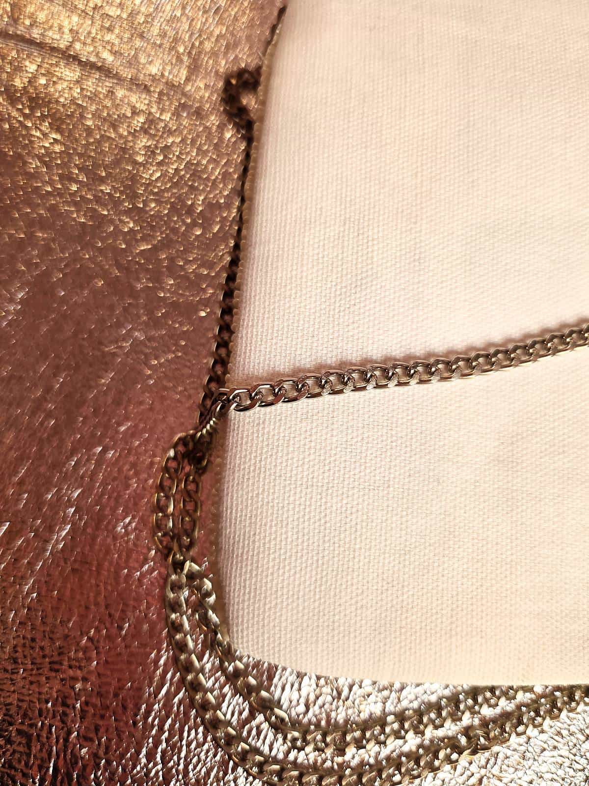 håndlavet clutch med perler hvid - bagside