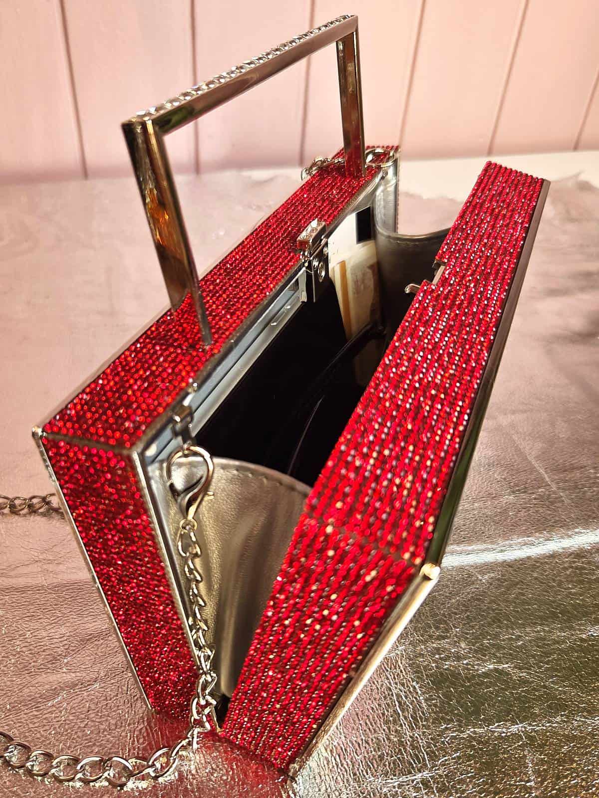 ghettoblaster clutch rød med similisten - åbnet