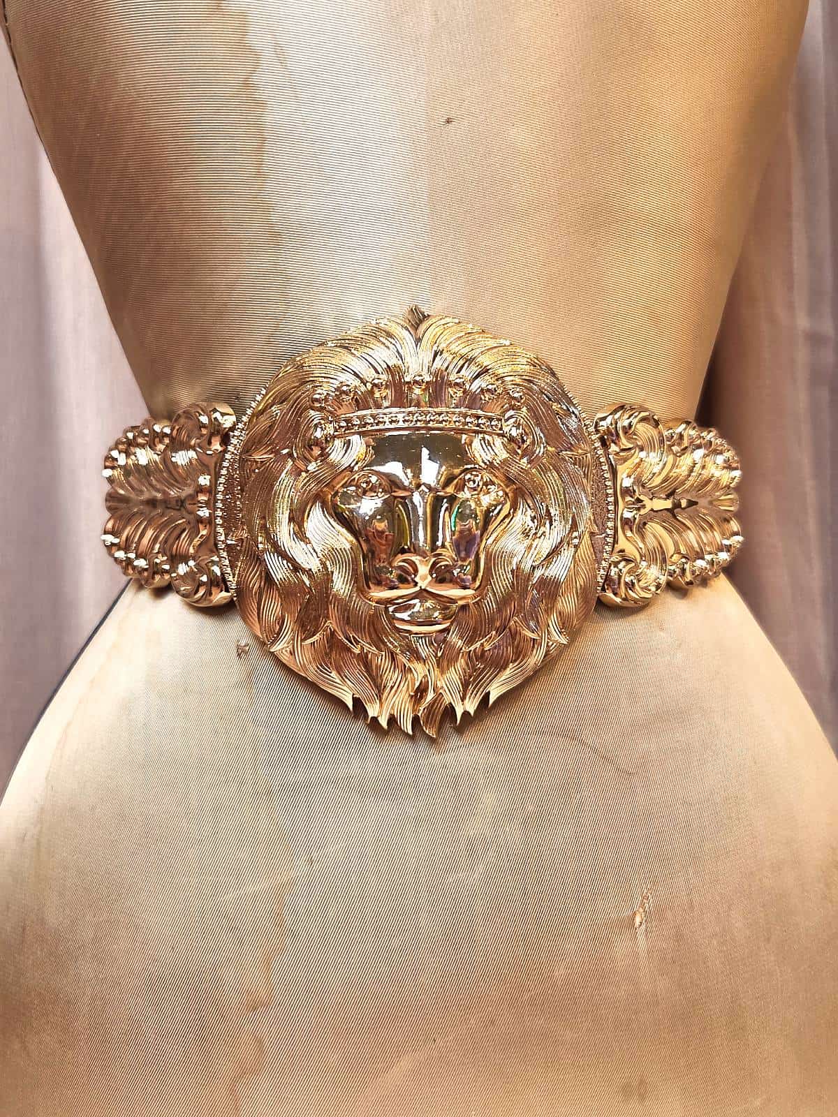 Bælte med løvespænde