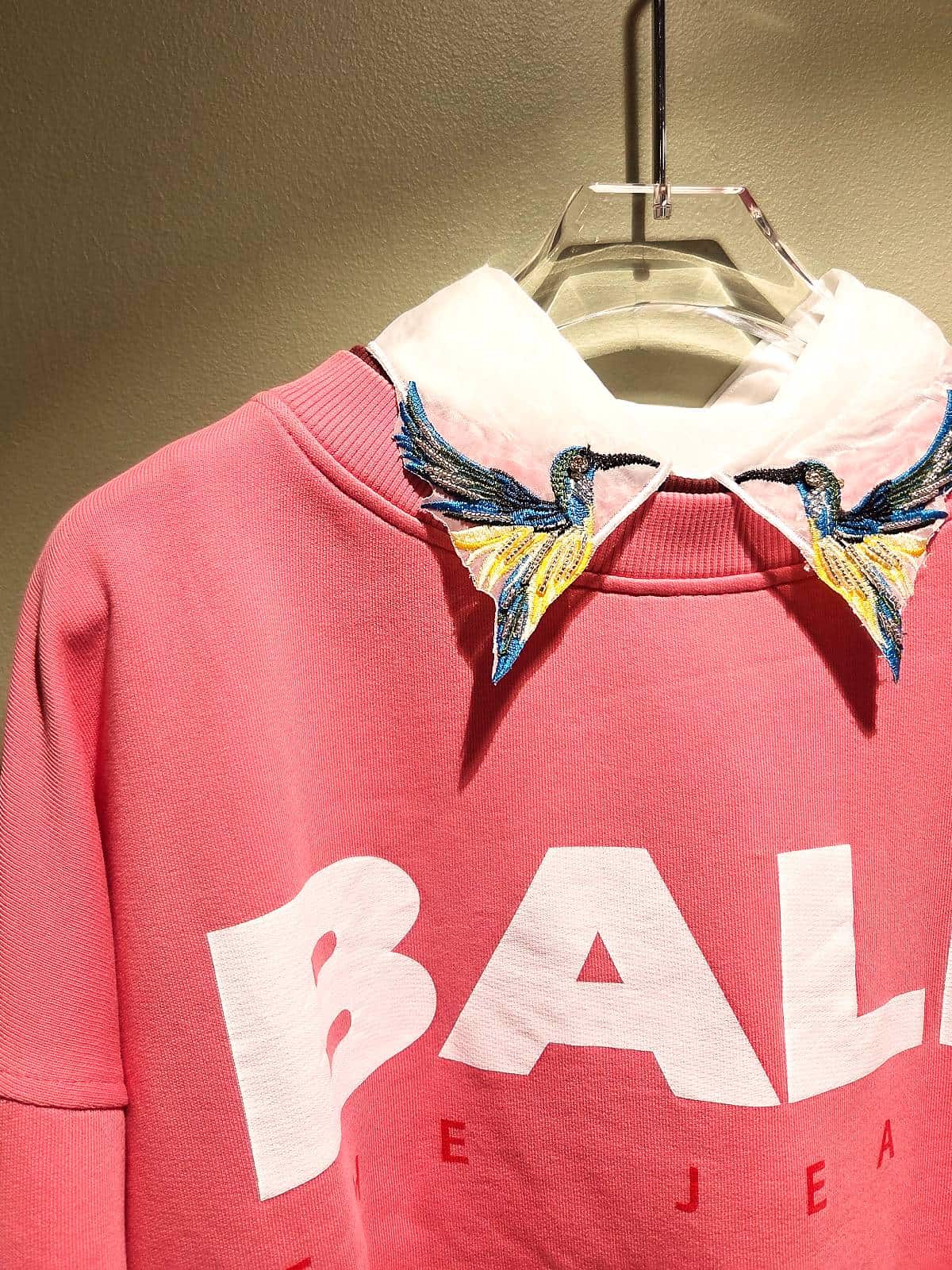 Krave hvid fugle - på sweater