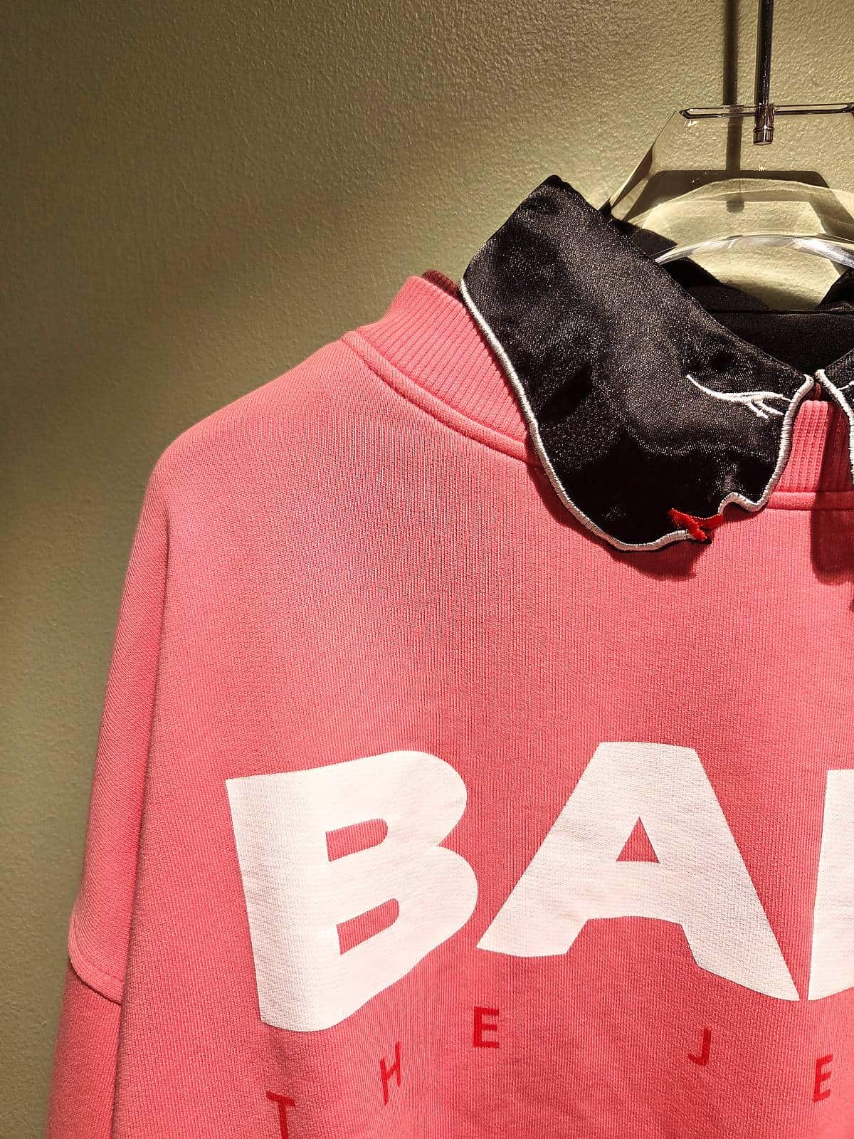 Krave sort ansigter - på sweater