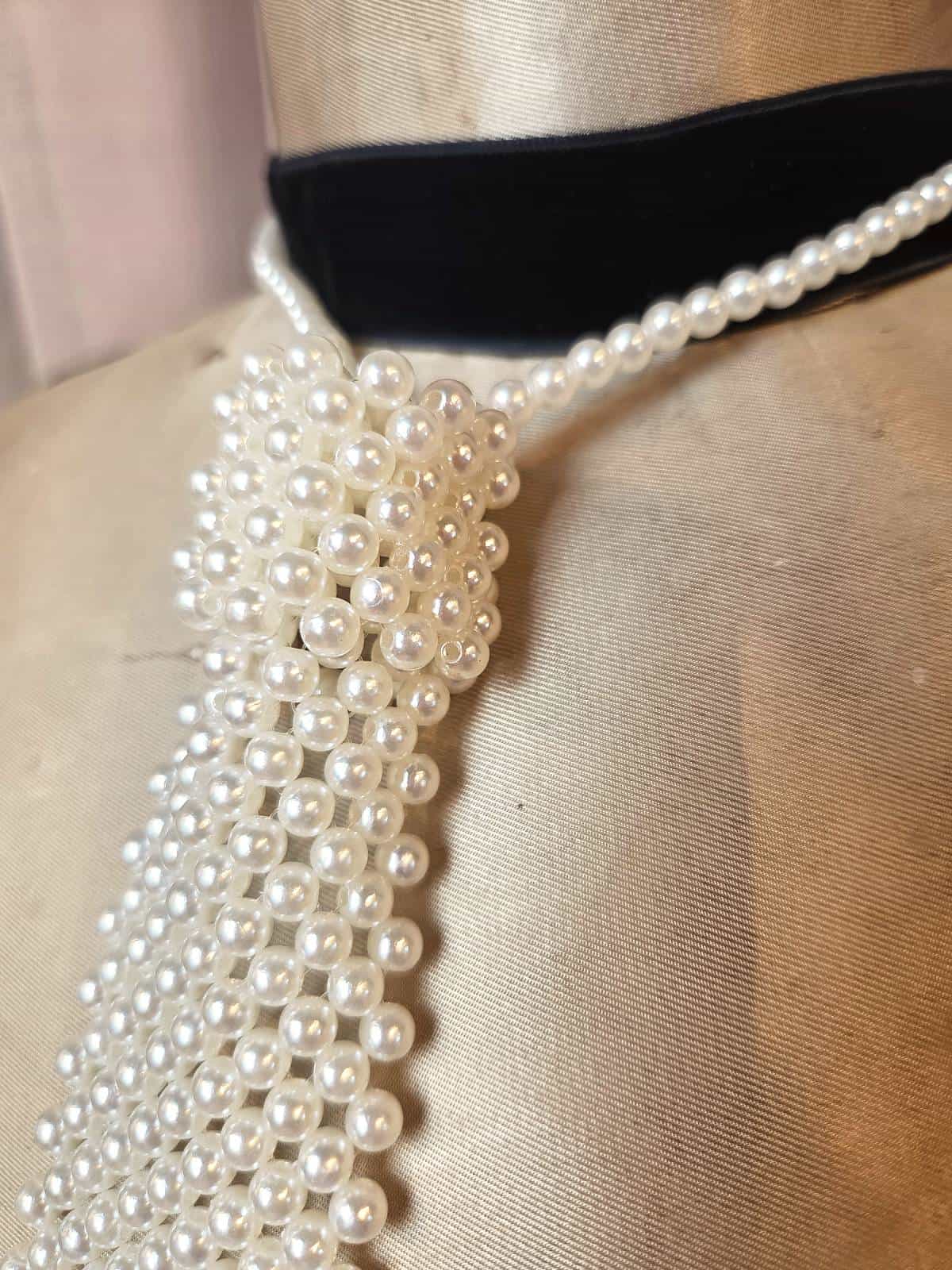 Perleslips hvid - detaljer