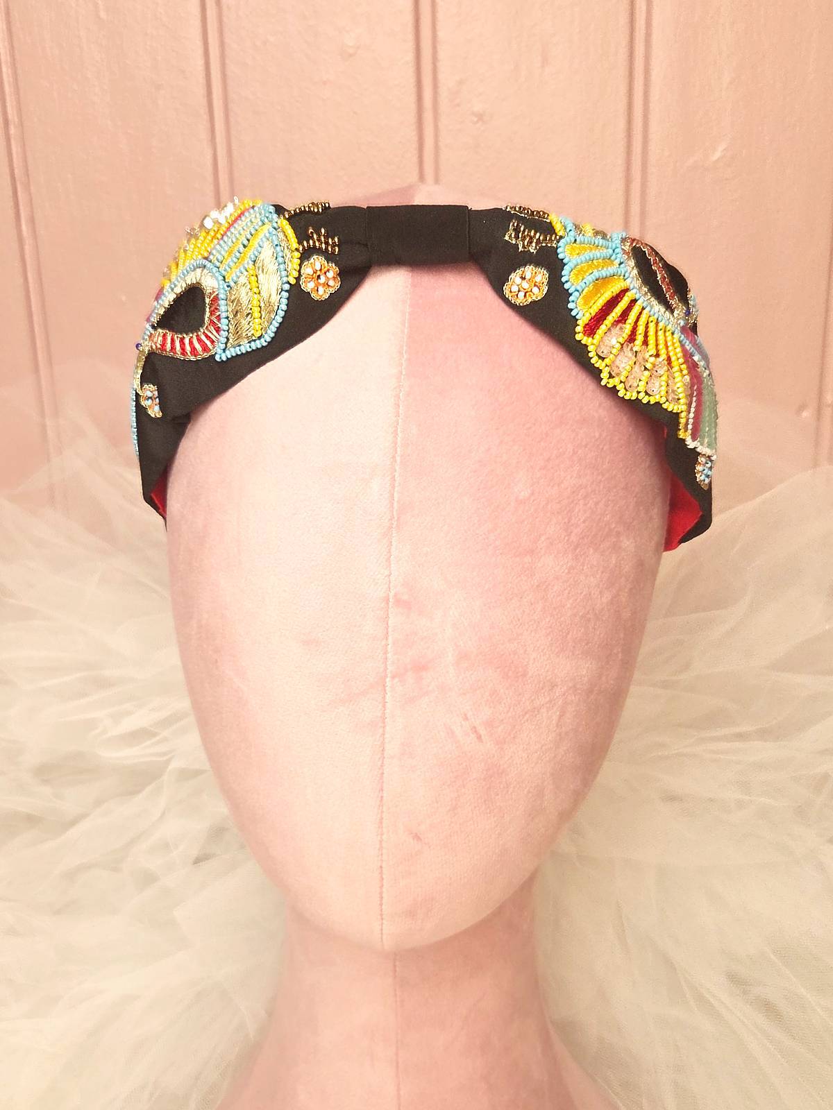 hårbøjle håndlavet sort med perlefugl - forfra