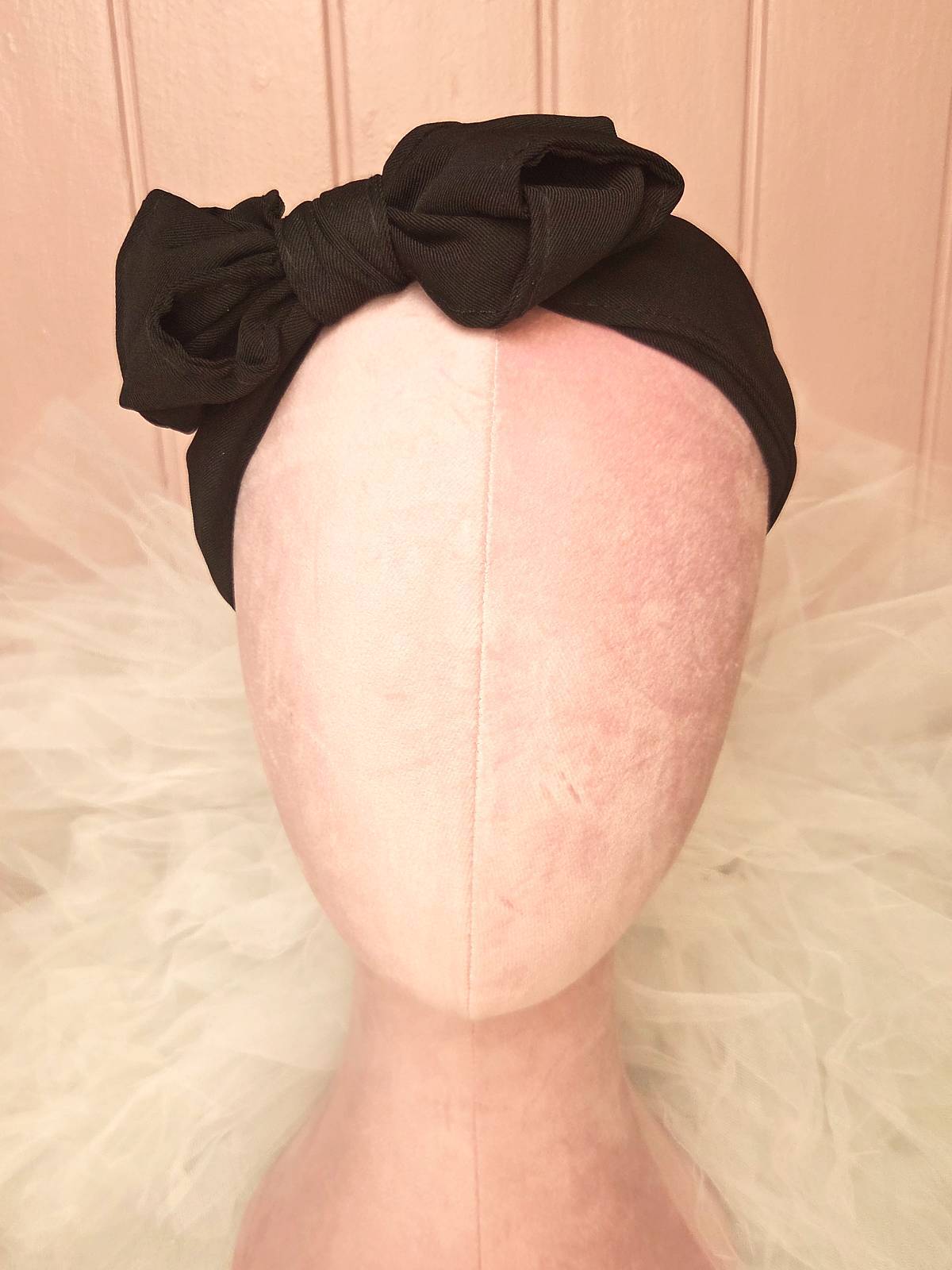 hårbøjle håndlavet sort med sidesløjfe - forfra