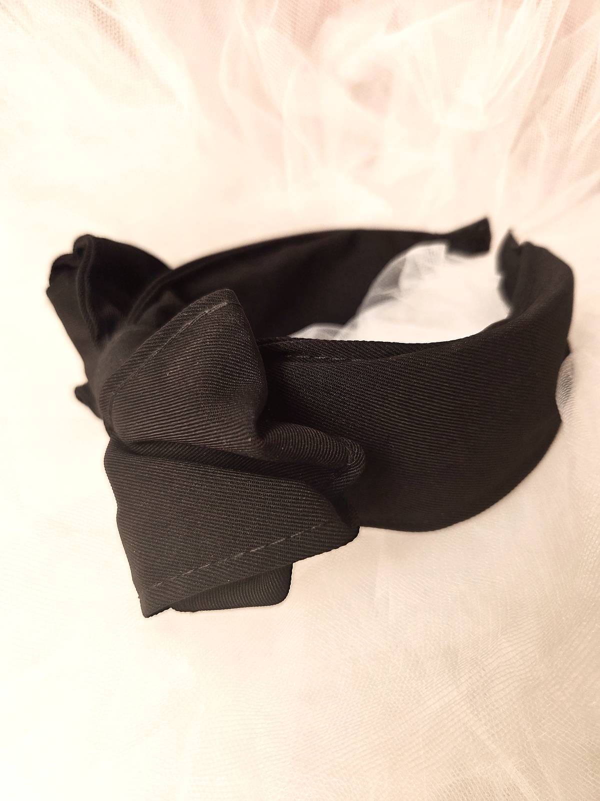 hårbøjle håndlavet sort med sidesløjfe - liggende