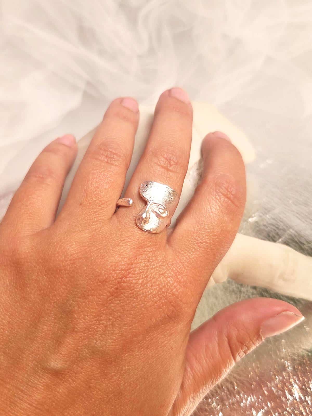 Ring ansigt sølv - på hånd