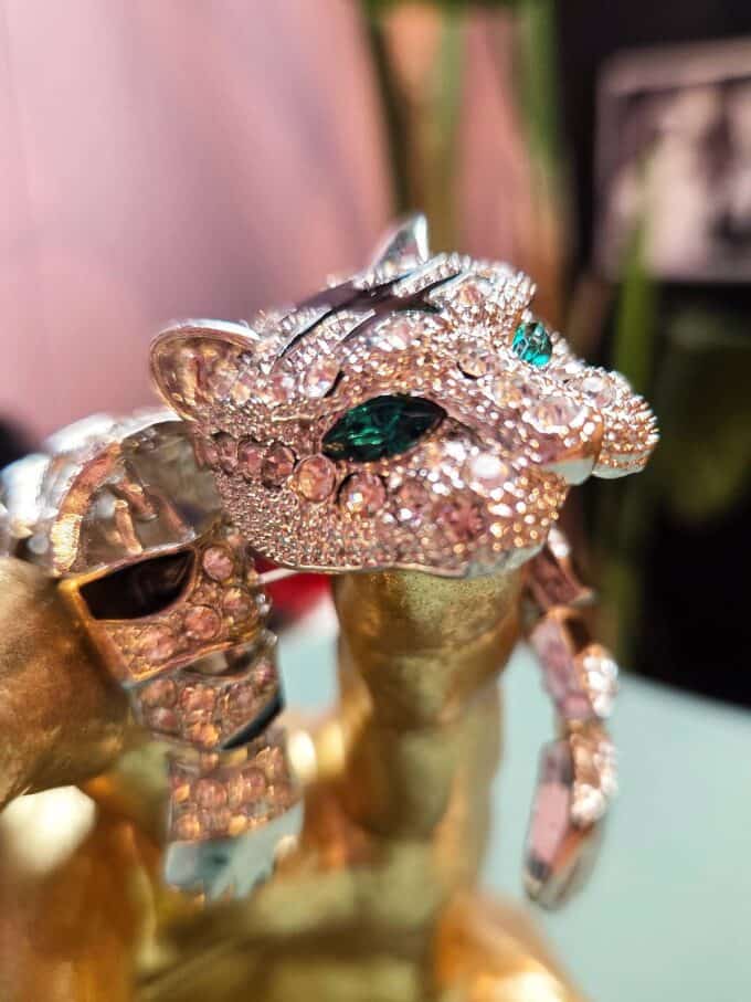Tiger skulderbroche sølv - grønne øjne