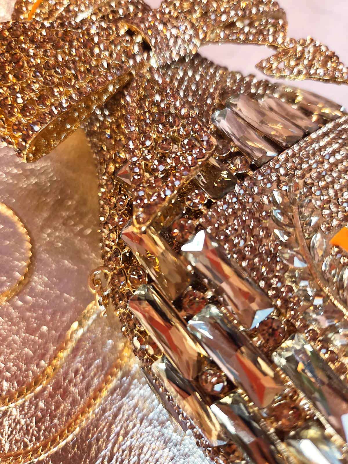 clutch guldflaske detaljer