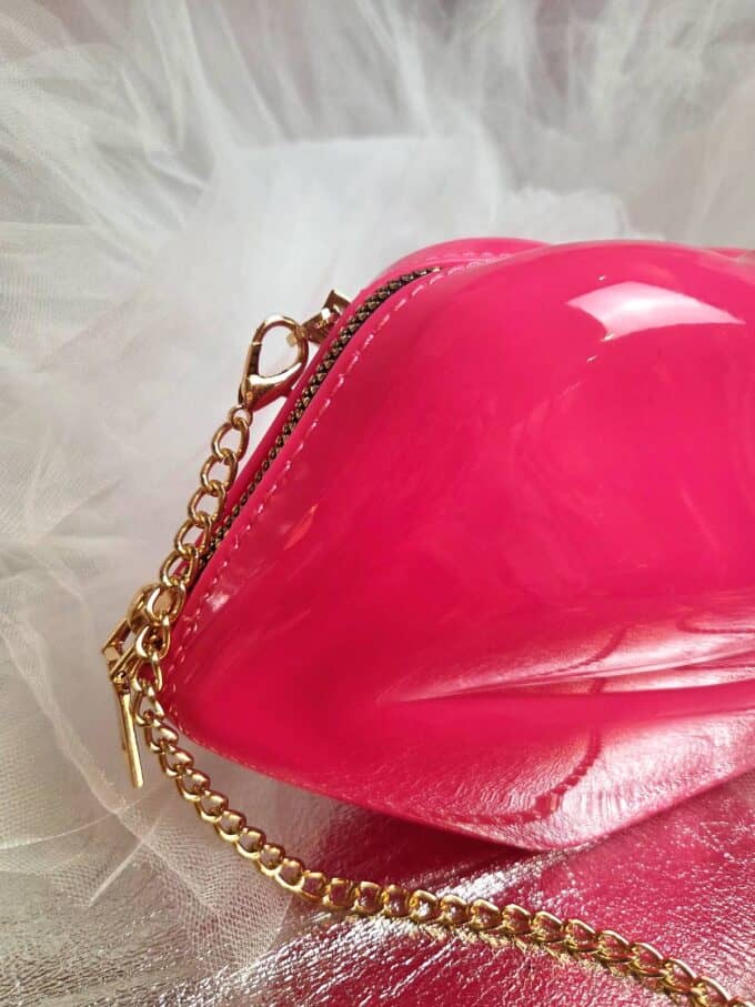 clutch pink lips detaljer