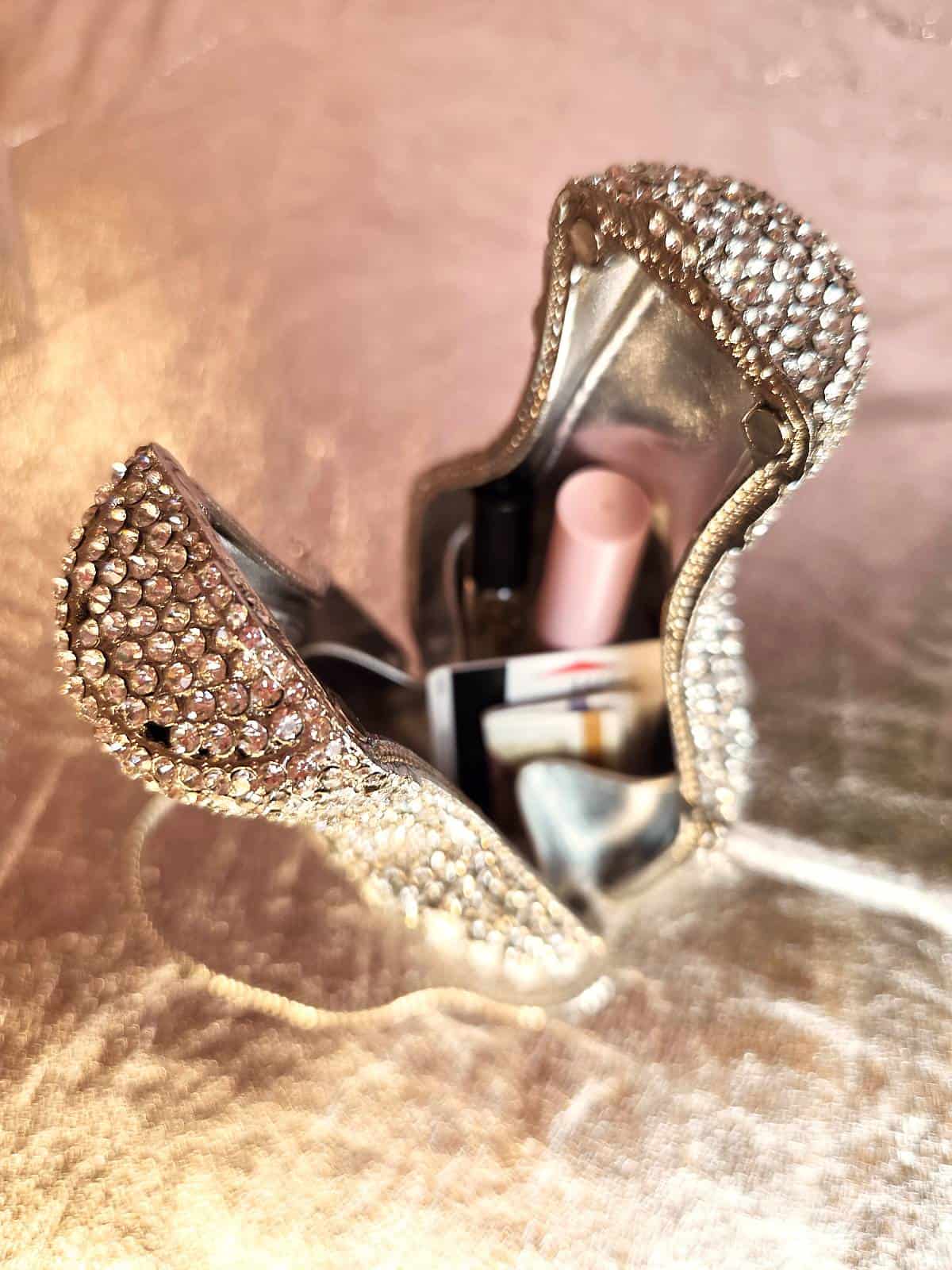 clutch sølvflaske indhold