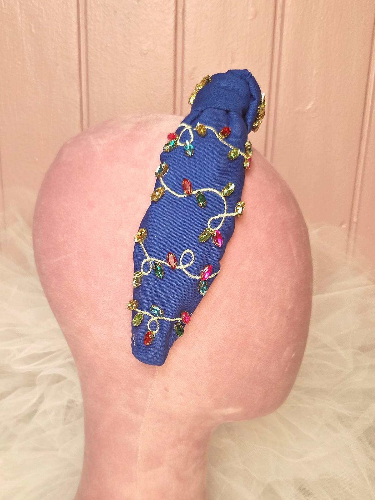 hårbøjle håndlavet blå med lyskæde - fra siden