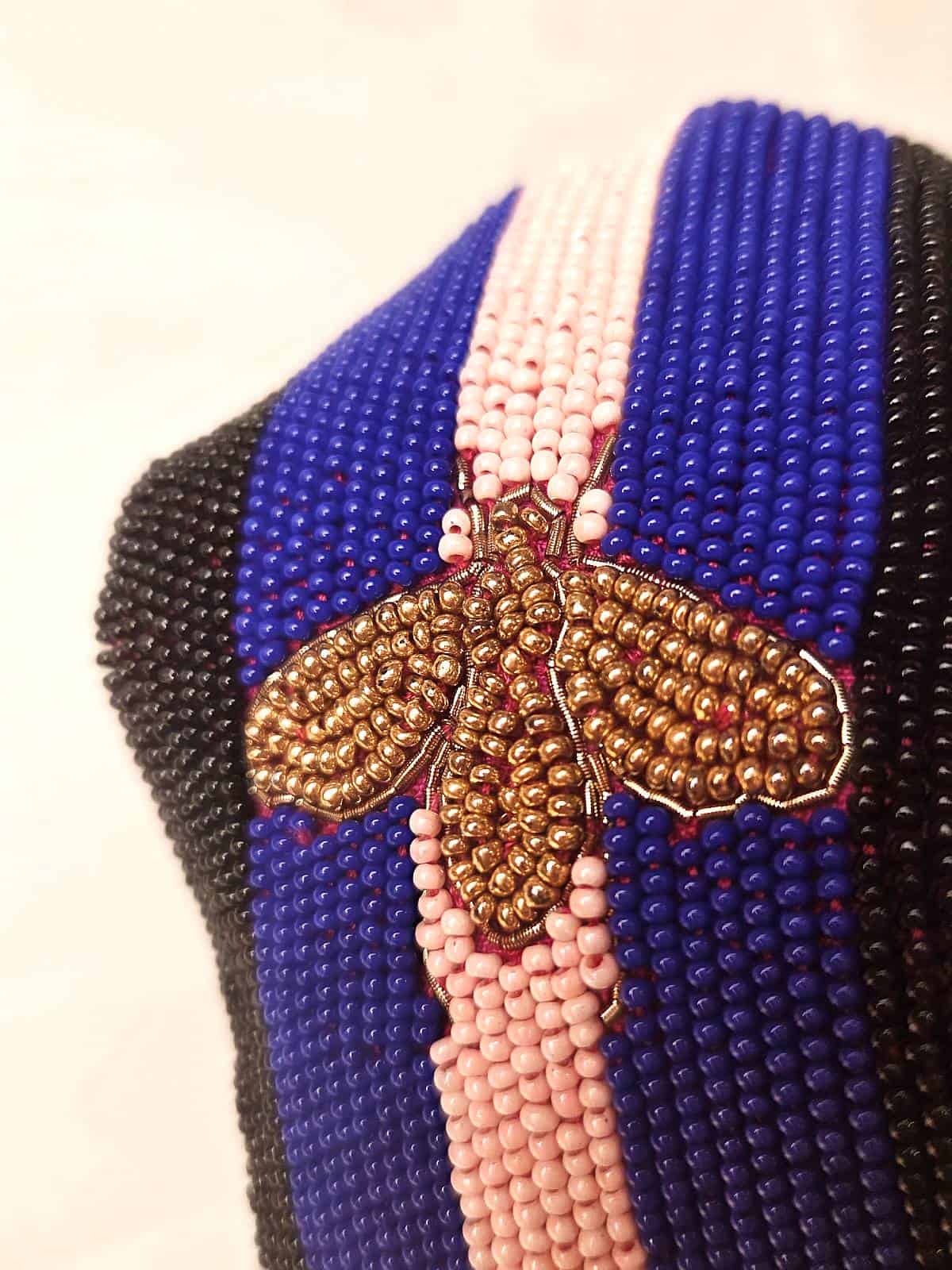 hårbøjle håndlavet pink med perler og bi - detaljer