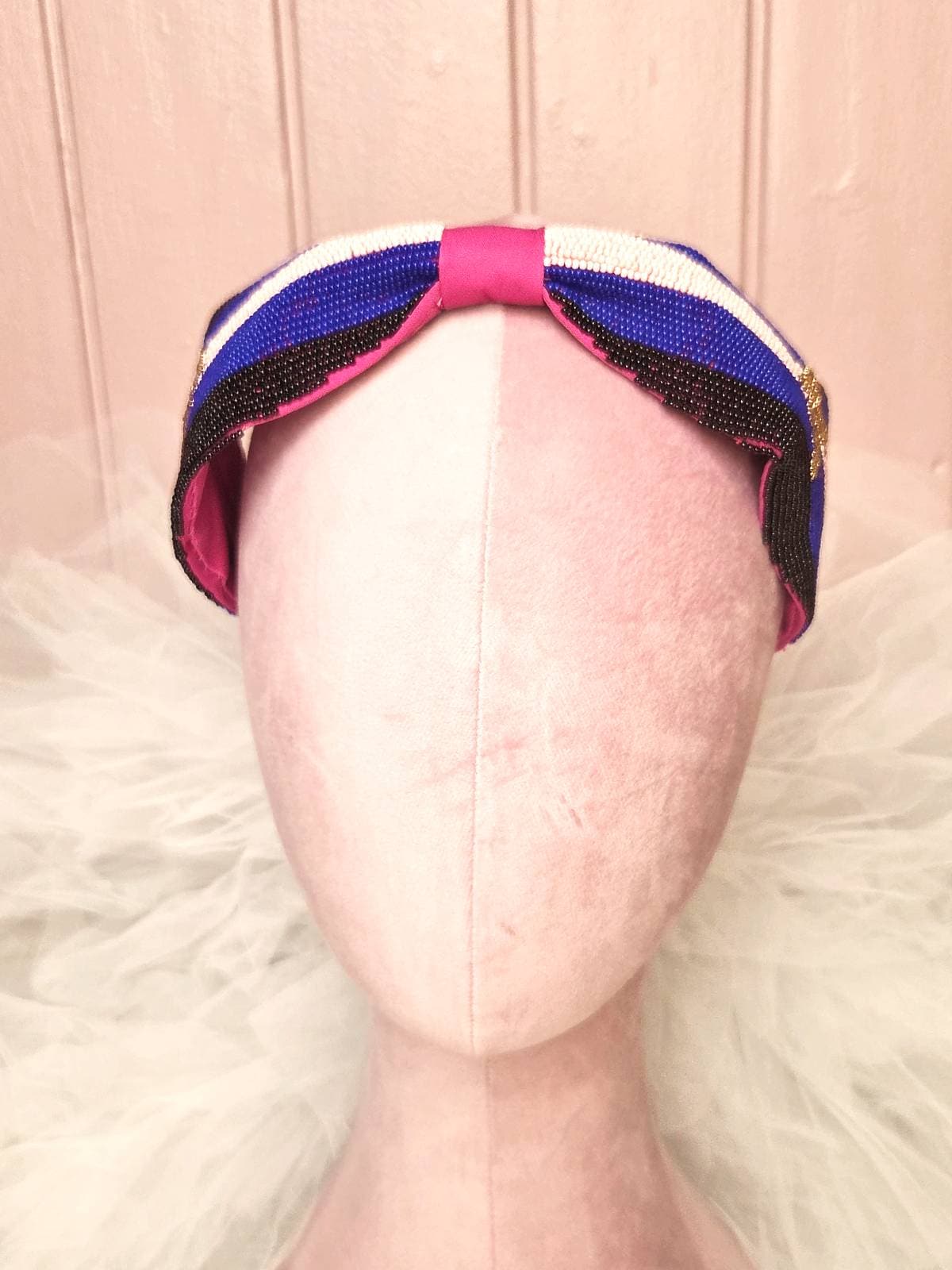 hårbøjle håndlavet pink med perler og bi - forfra