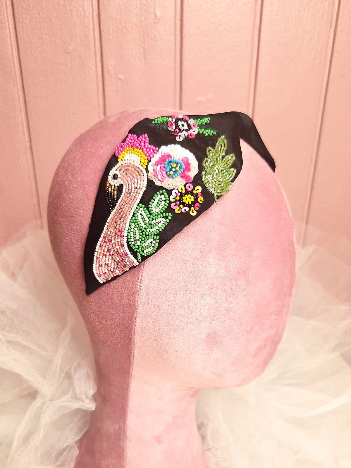 hårbøjle håndlavet sort med perlefugl - fra siden