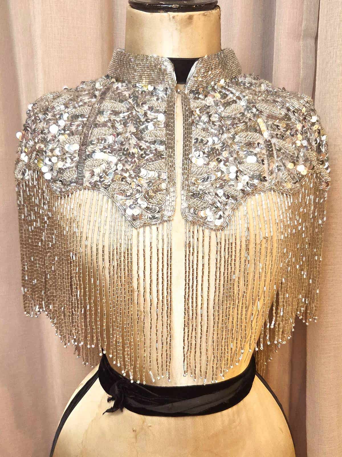 perlekappe sølv blomster forfra