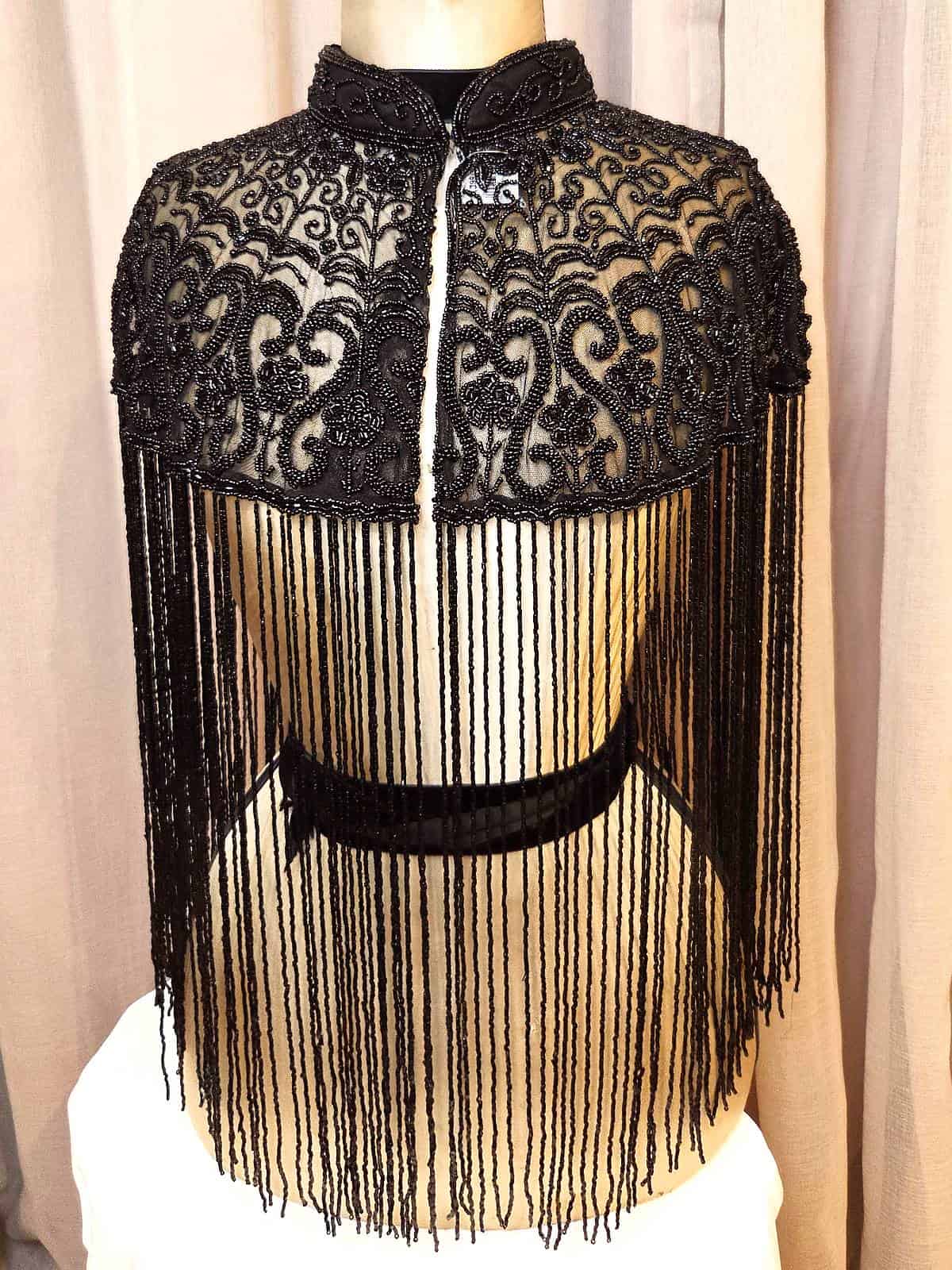 perlekappe sort mesh blomster - forfra