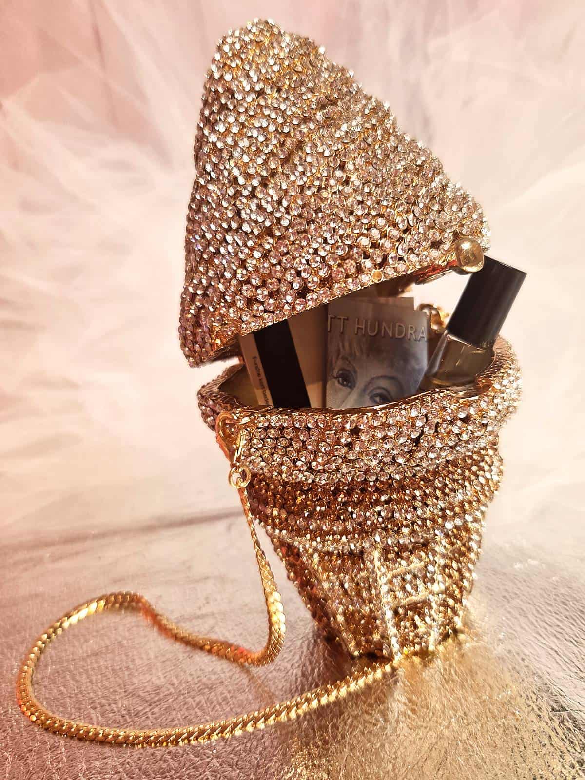 similiclutch is - halv åben