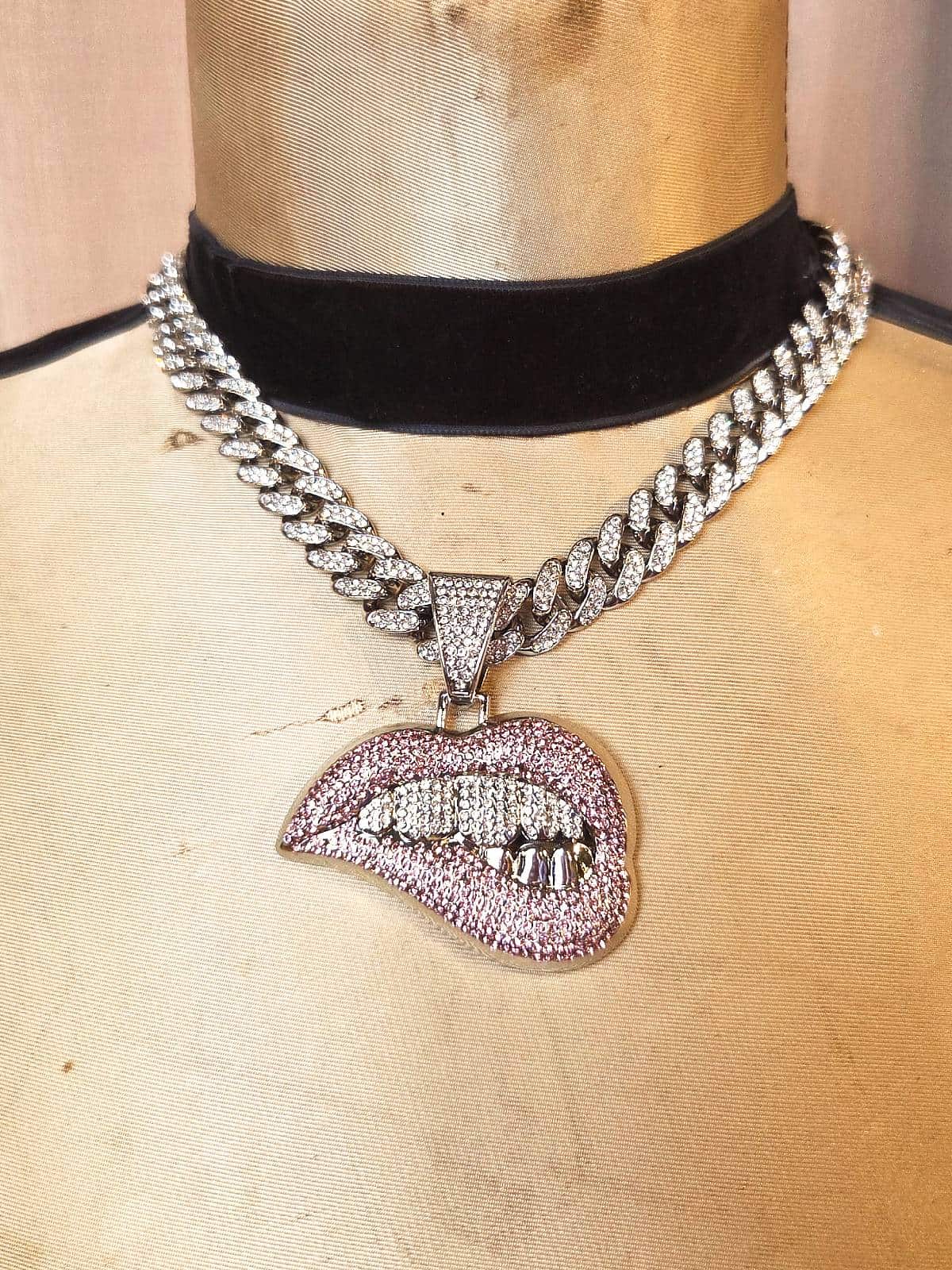 sølvkæde pink lips med ice