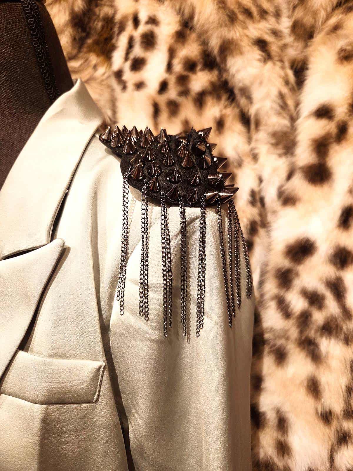 Epauletter nitter gunmetal detaljer