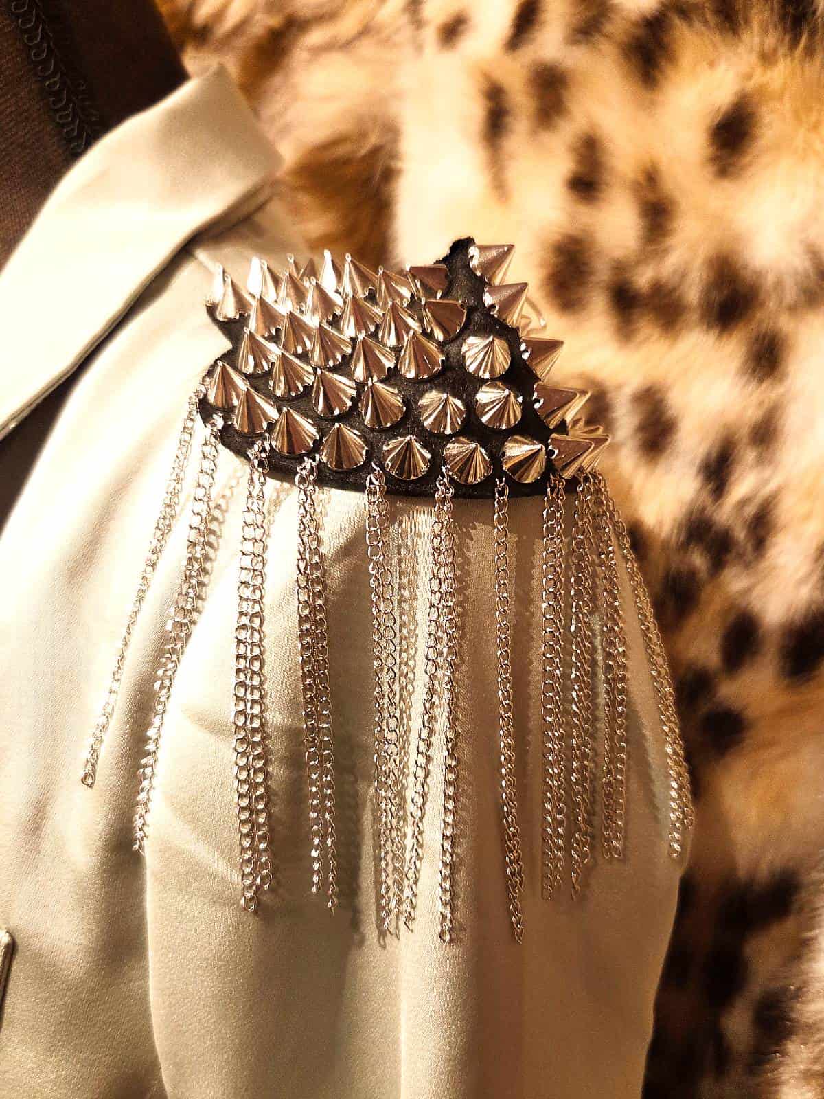 Epauletter nitter sølv closeup