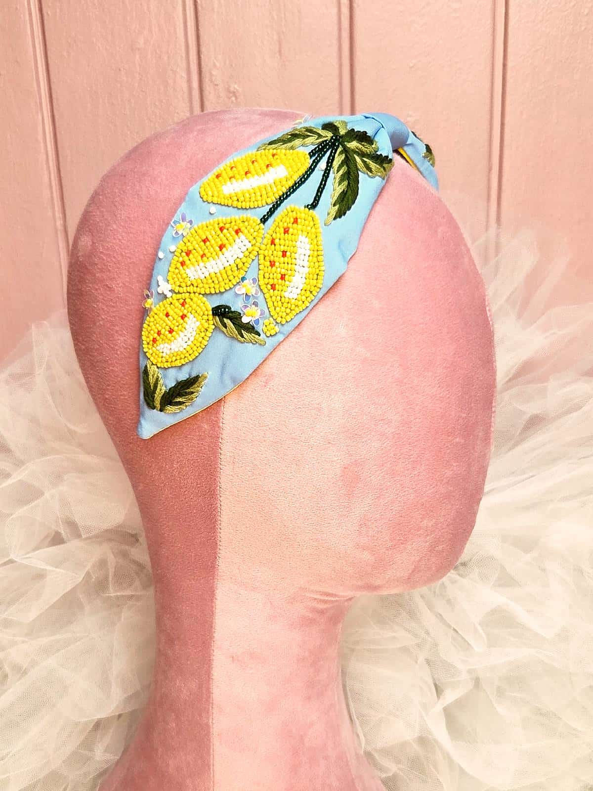 Hårbøjle håndlavet gul lyseblå med citroner - fra siden