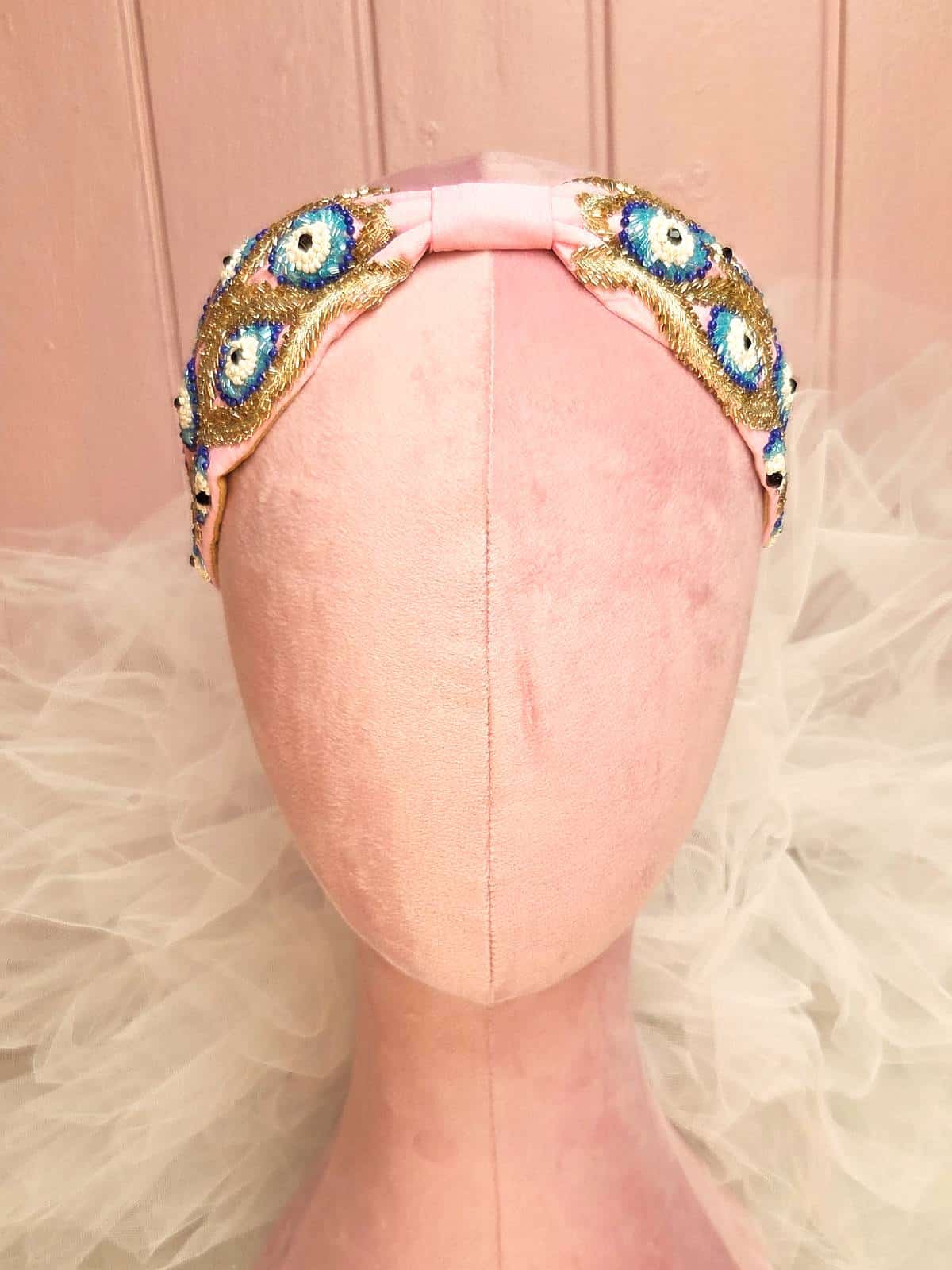 Hårbøjle håndlavet karrygul lyserød med øjne - forfra