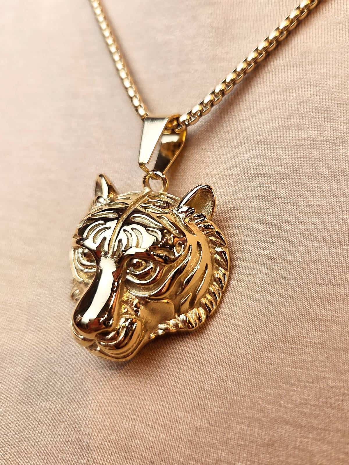 Kæde med gyldent tigervedhæng
