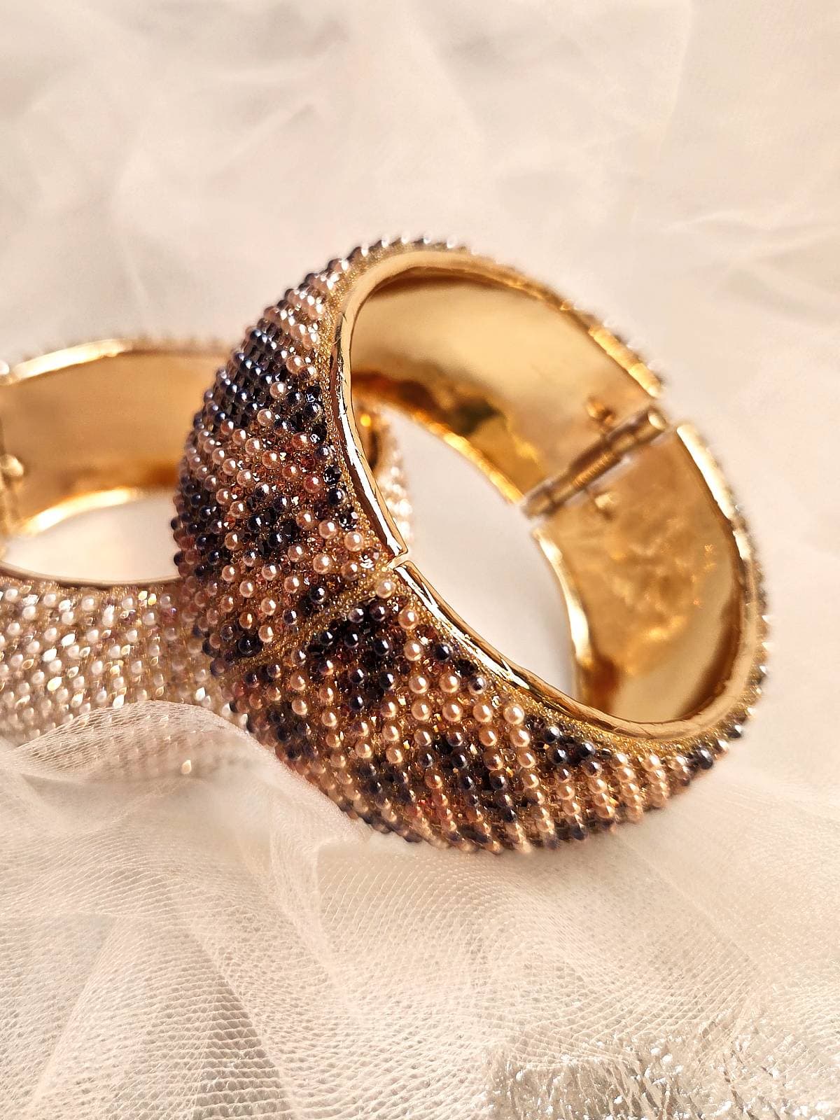 Perlearmbånd leopard - stående