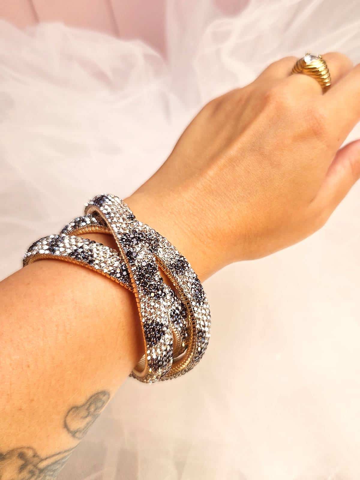 Perlebangle trio Sneleopard - på arm