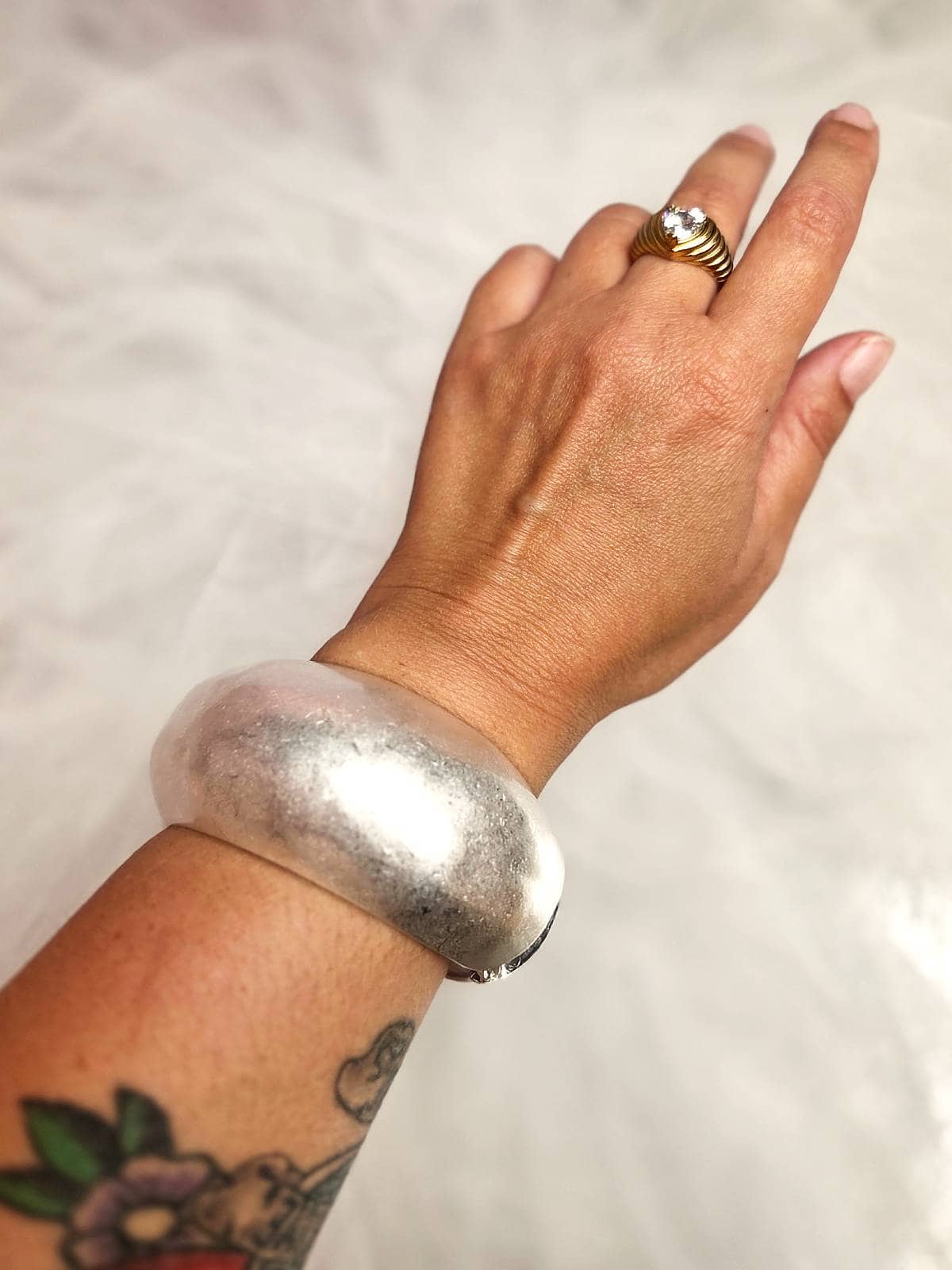 Sølvbangle model 1 - på arm