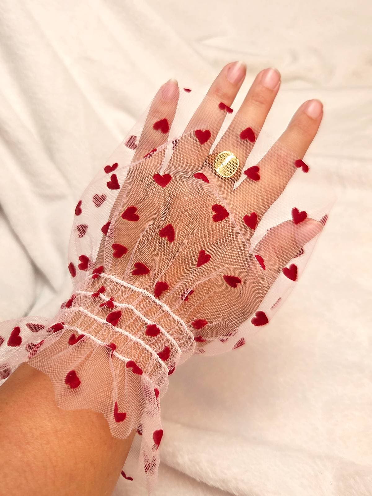 ærmer hvide røde hjerter