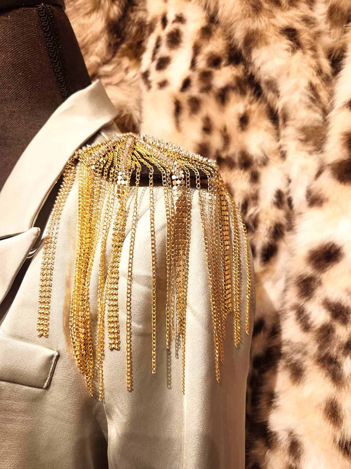 epauletter guld kæder detaljer