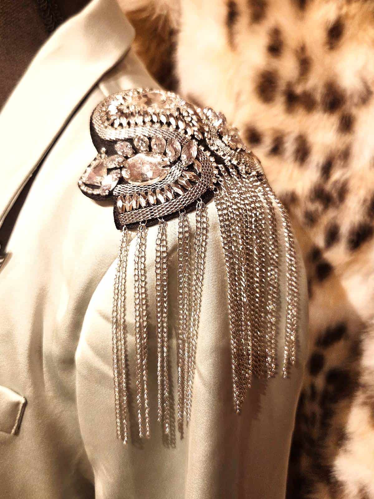 epauletter sølv sten closeup