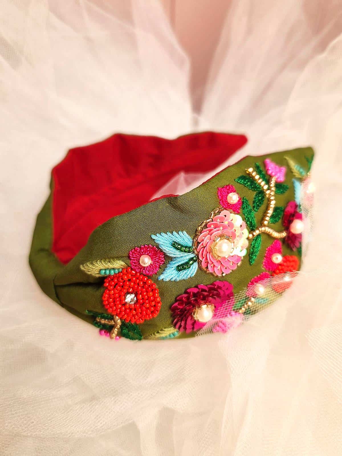 hårbøjle håndlavet rød grøn med blomster