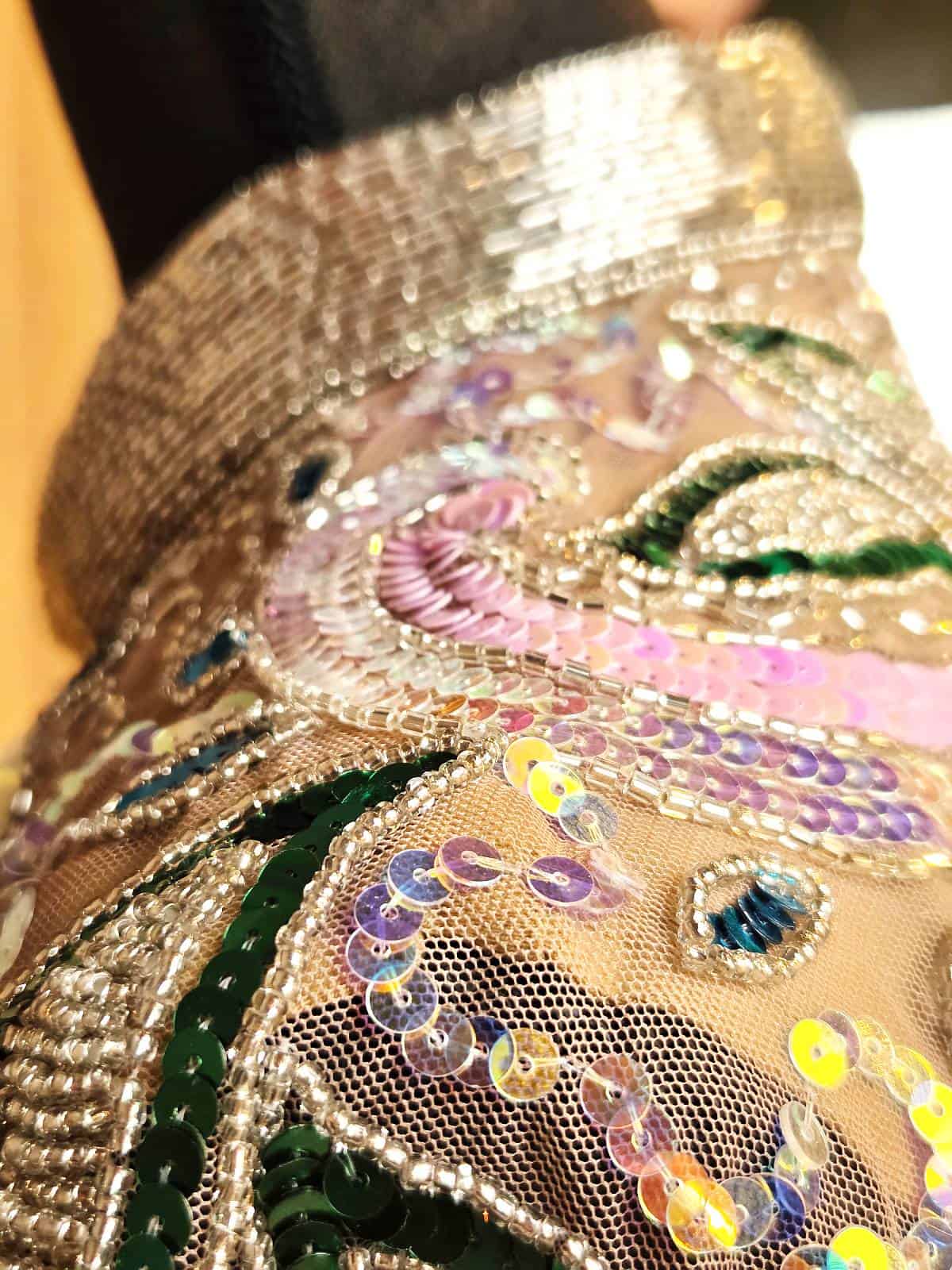 perlekappe håndlavet lyserød og grøn - detaljer