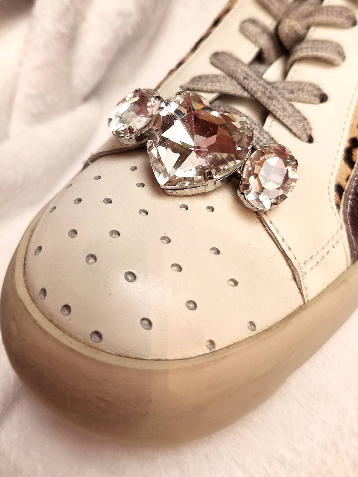 skoklips hvide sten hjerte på sko