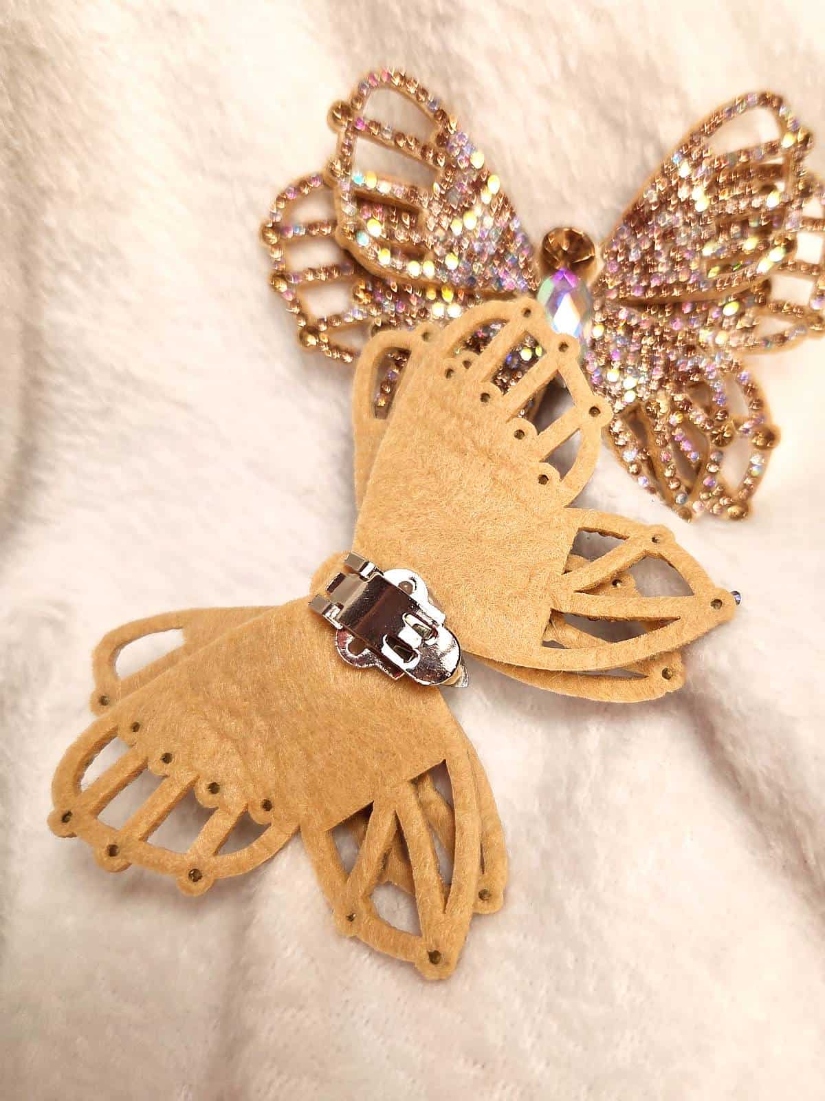 skoklips hvide sten sommerfugl bagside