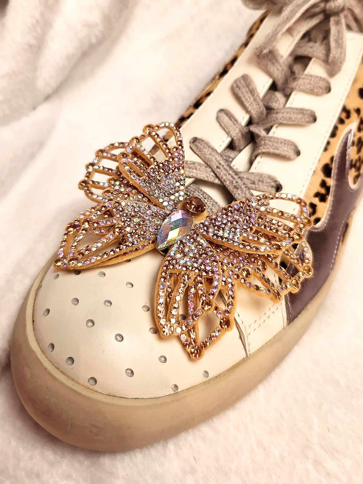 skoklips hvide sten sommerfugl på sko