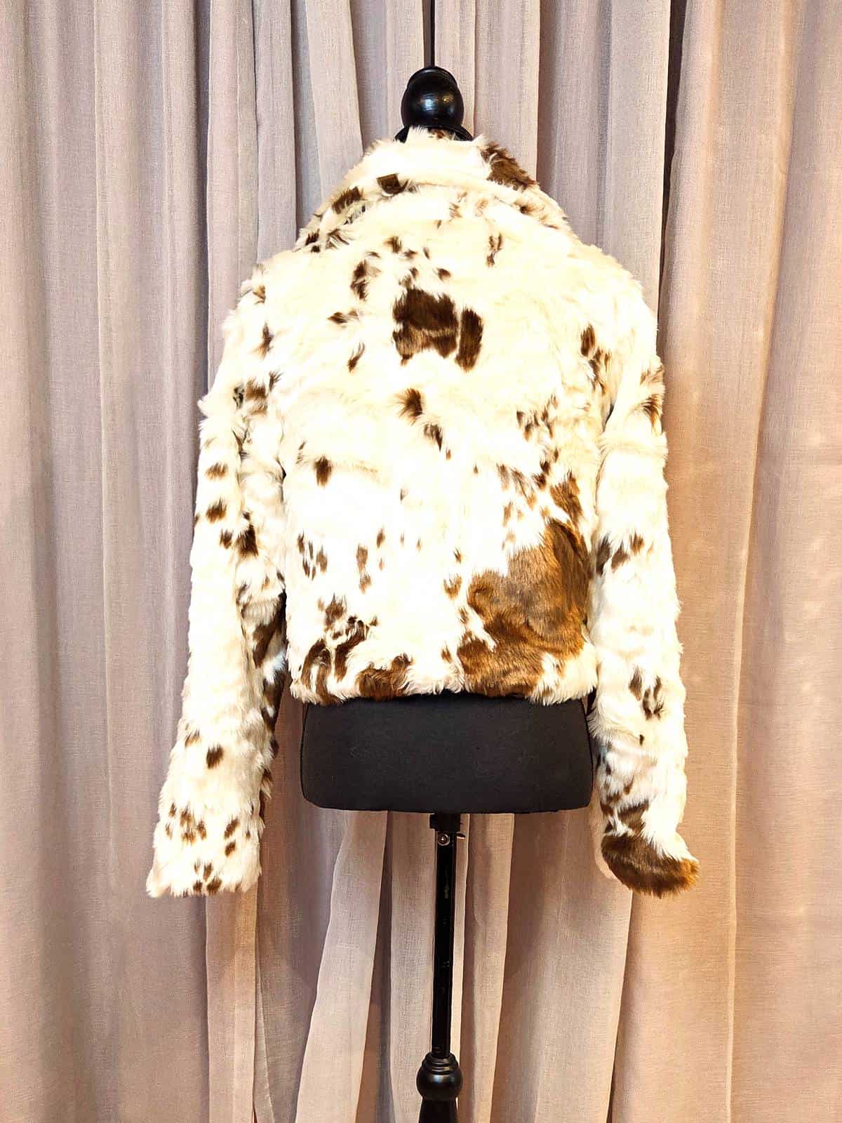 faux fur cow pels kort bagfra