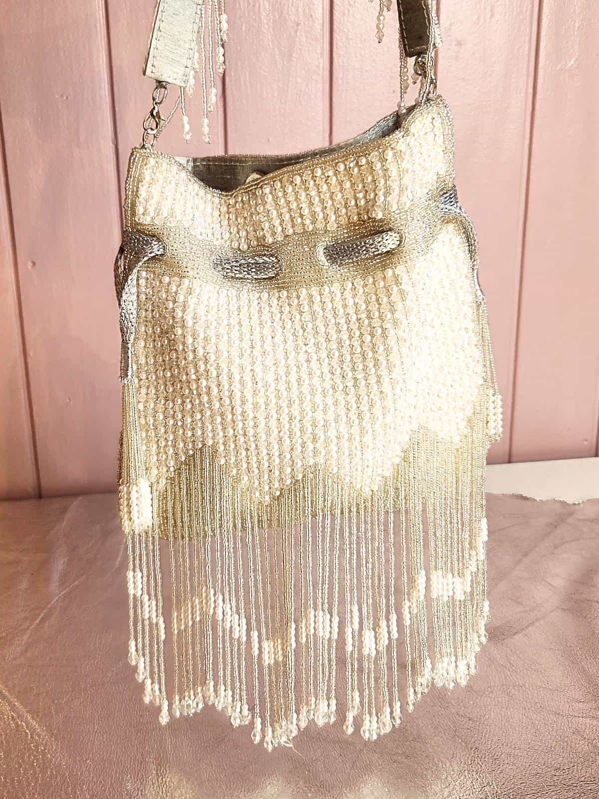 taske håndlavet perletaske hvid - hængende 2