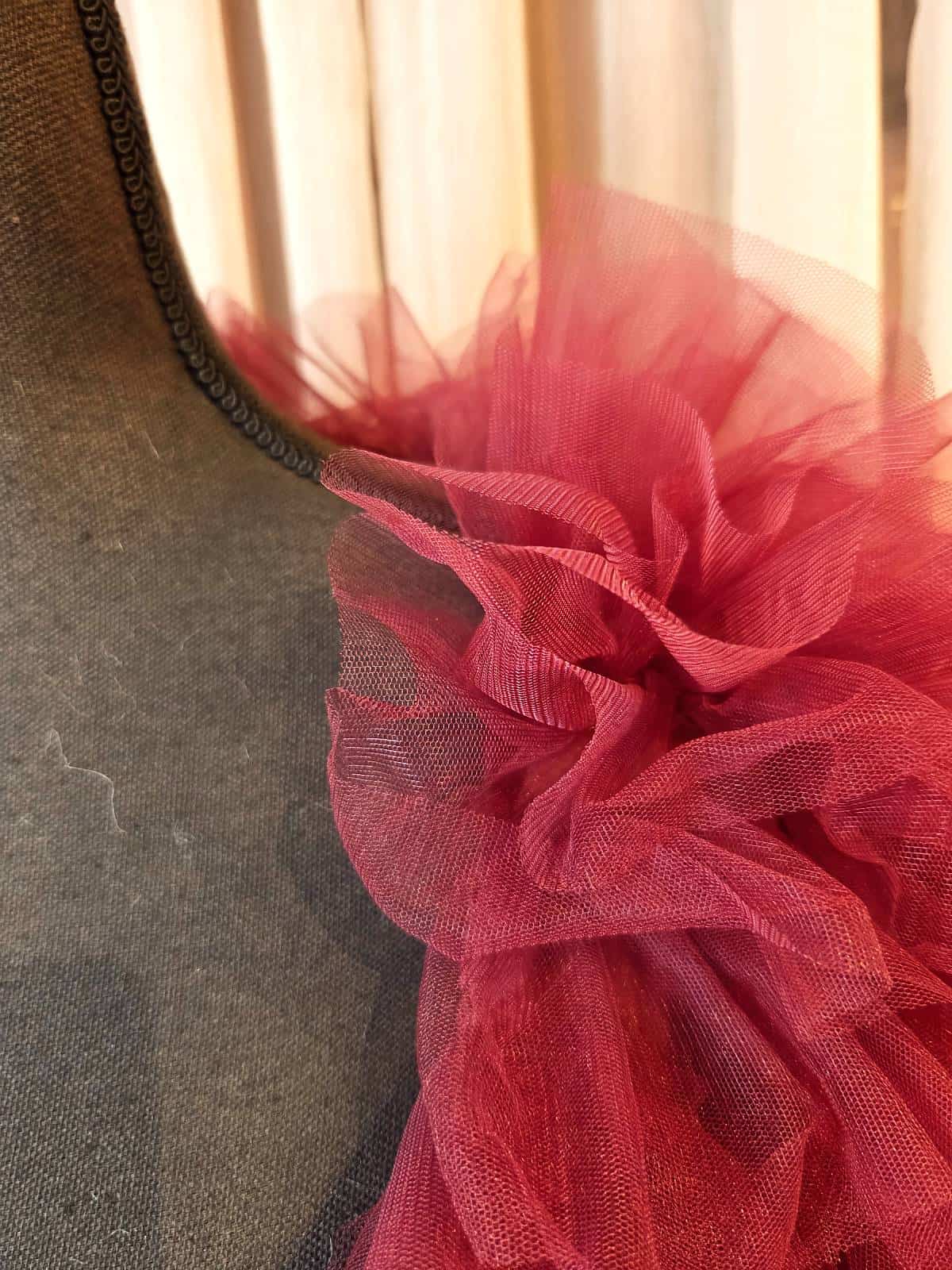 tyl bolero bordeaux rød closeup