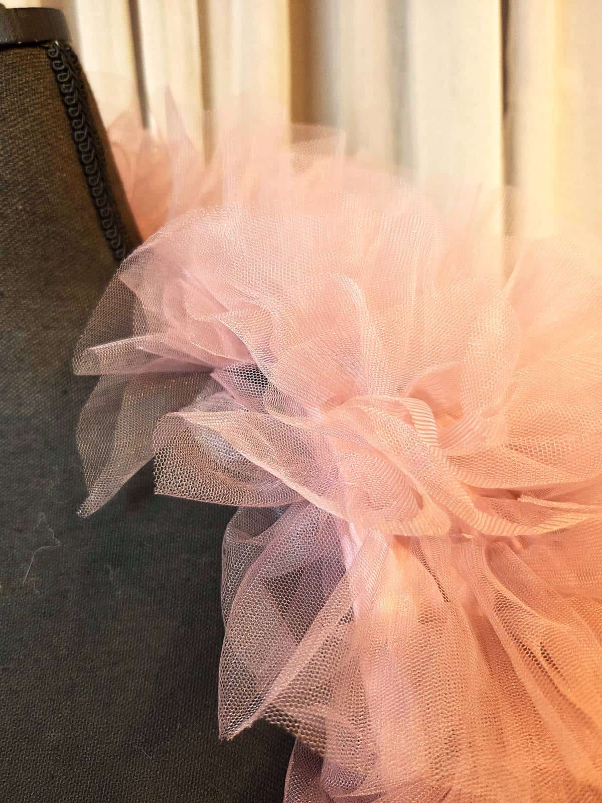 tyl bolero rosa closeup